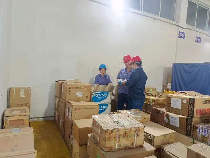 高溫下的設備人 高溫下的設備人