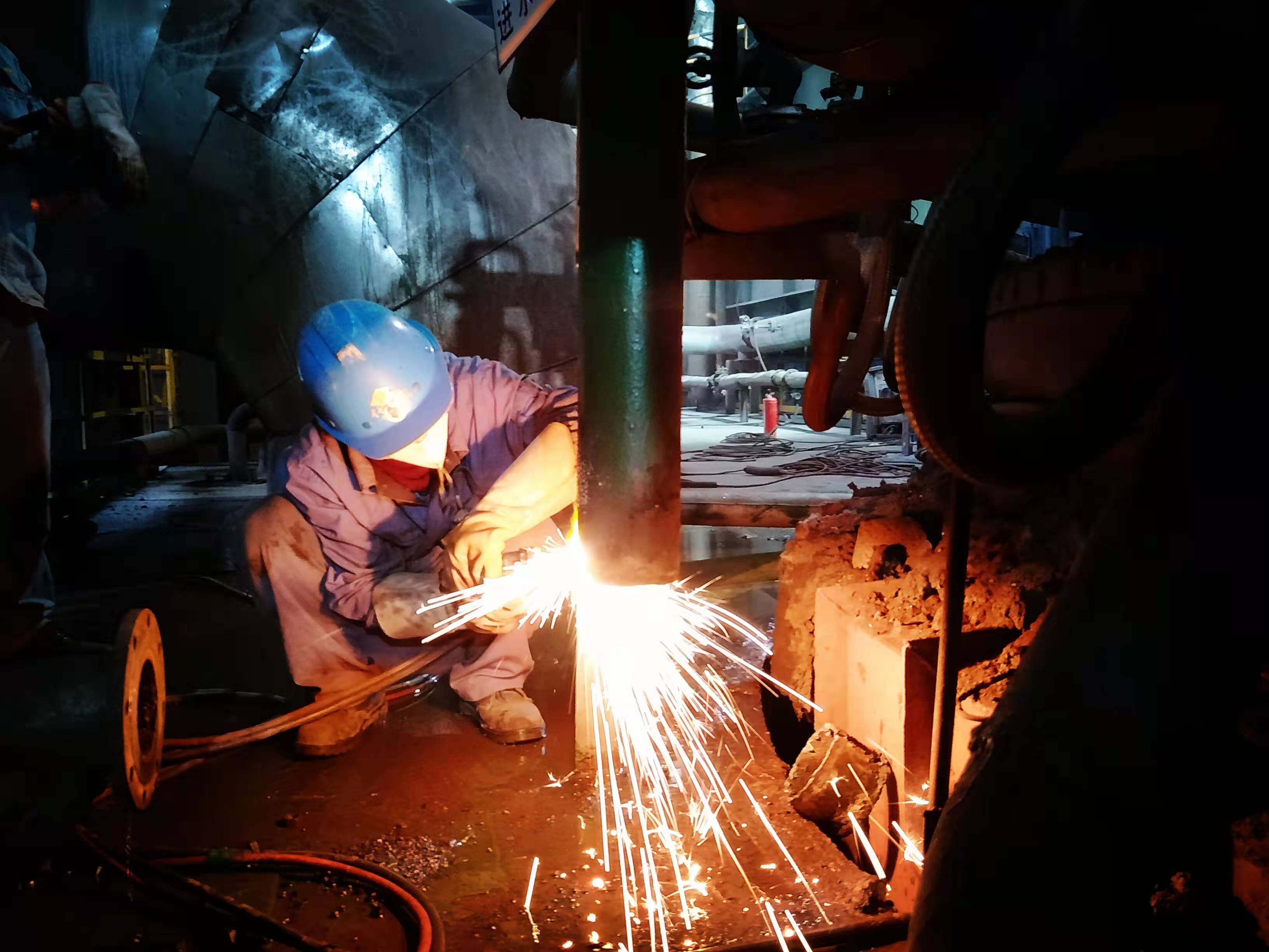過緊日子，打好煉鋼生產“鐵算盤”