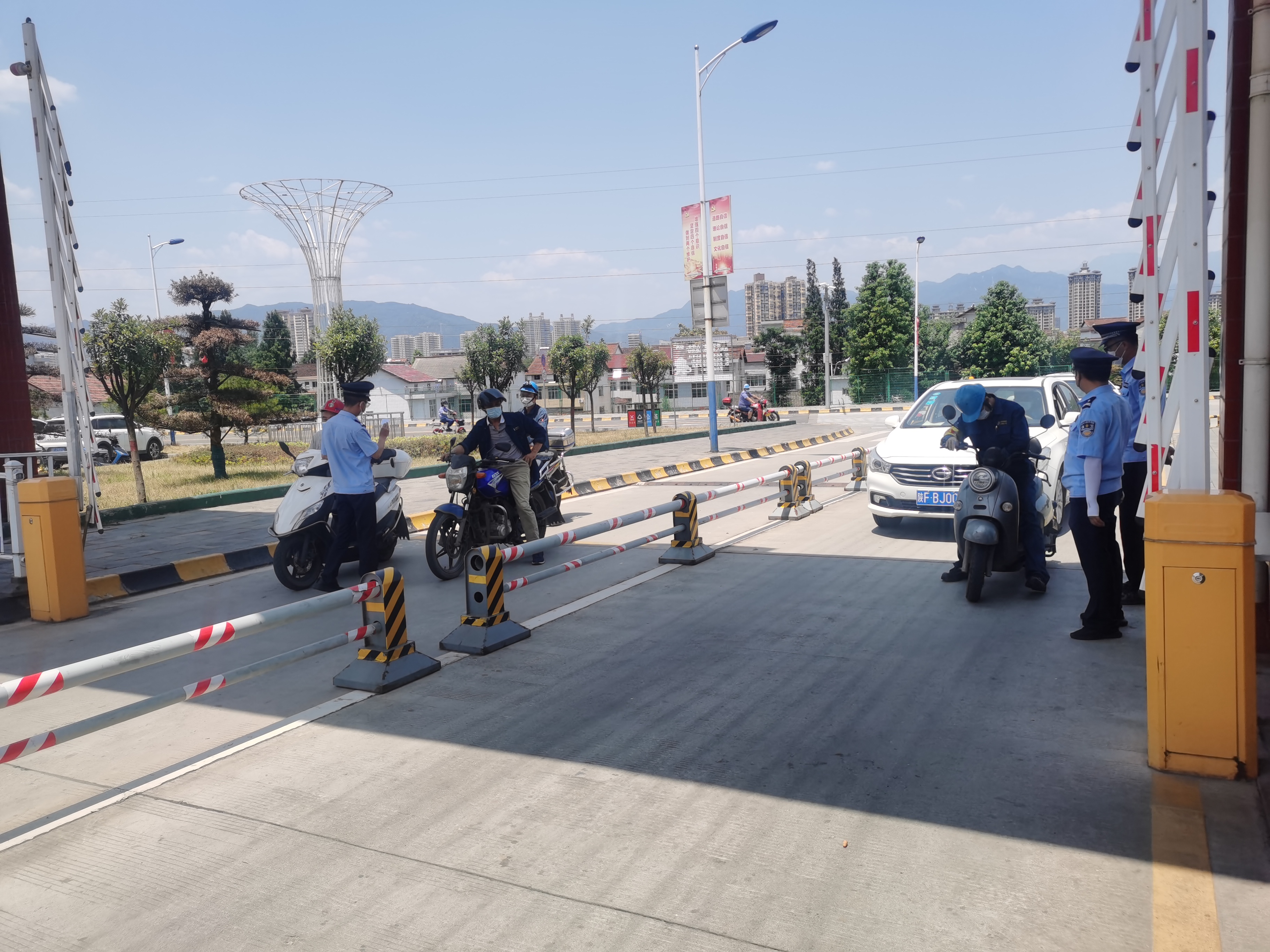 戰高溫 斗酷暑 保衛戰士無懼 “烤”驗 戰高溫 斗酷暑 保衛戰士無懼 “烤”驗