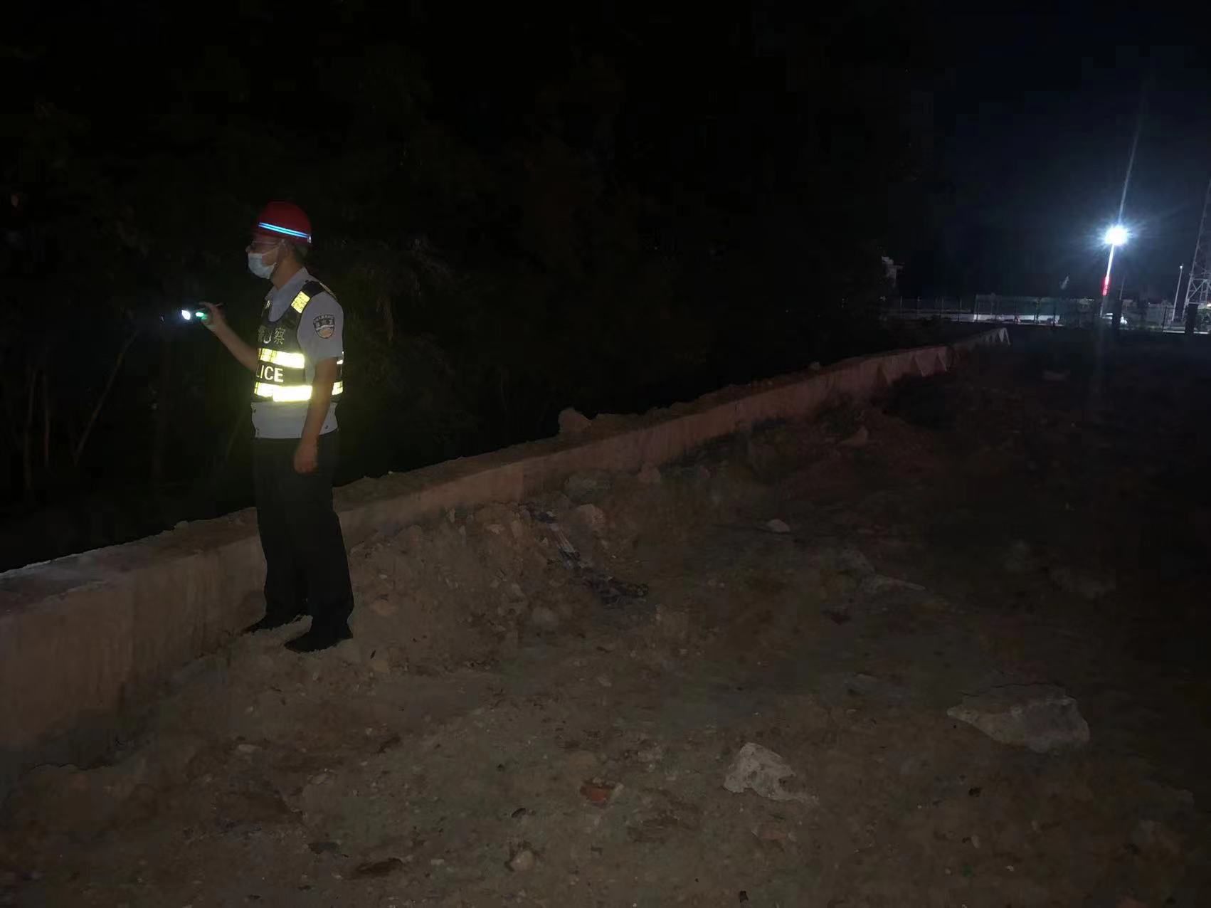 七月流火燃激情 一線堅(jiān)守戰(zhàn)高溫 七月流火燃激情 一線堅(jiān)守戰(zhàn)高溫