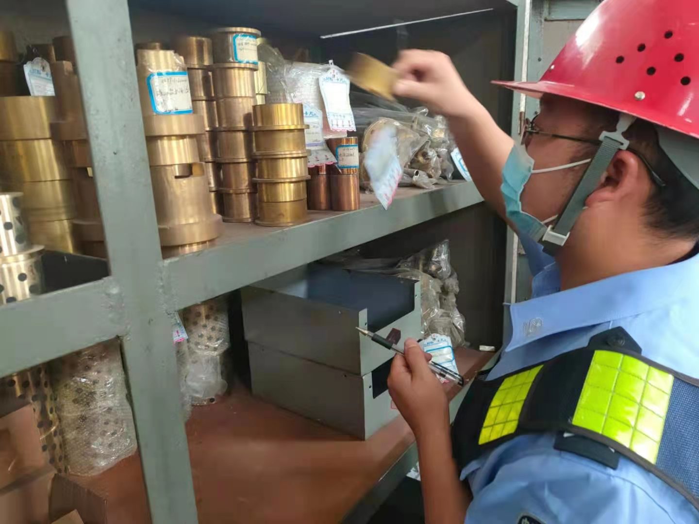 七月流火燃激情 一線堅(jiān)守戰(zhàn)高溫 七月流火燃激情 一線堅(jiān)守戰(zhàn)高溫