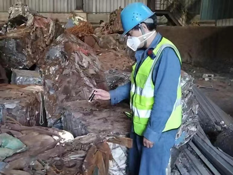 ���鲻��ɫ ��λ�@����