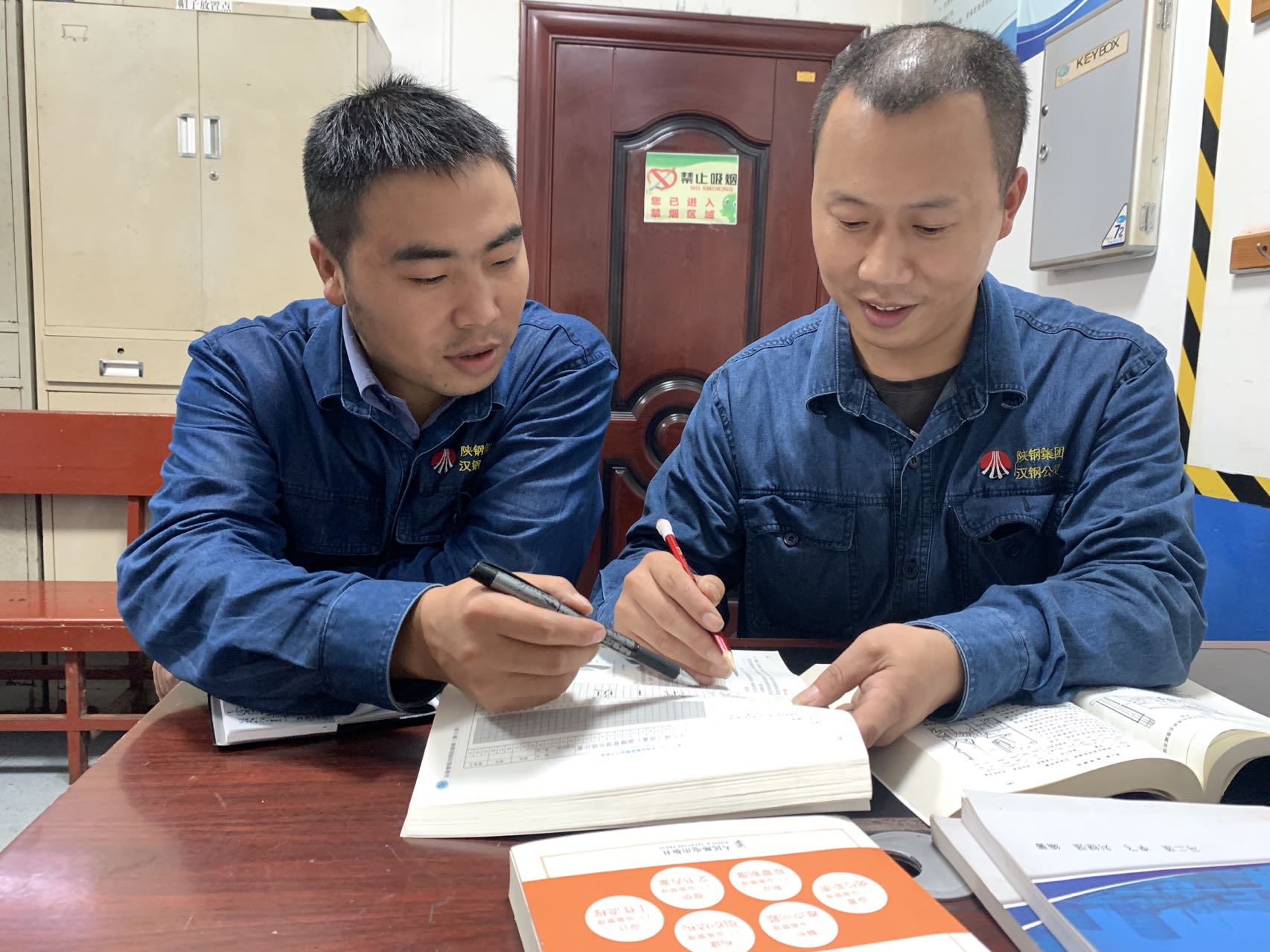 解難“消防員” 專給難題“澆冷水” 解難“消防員” 專給難題“澆冷水”