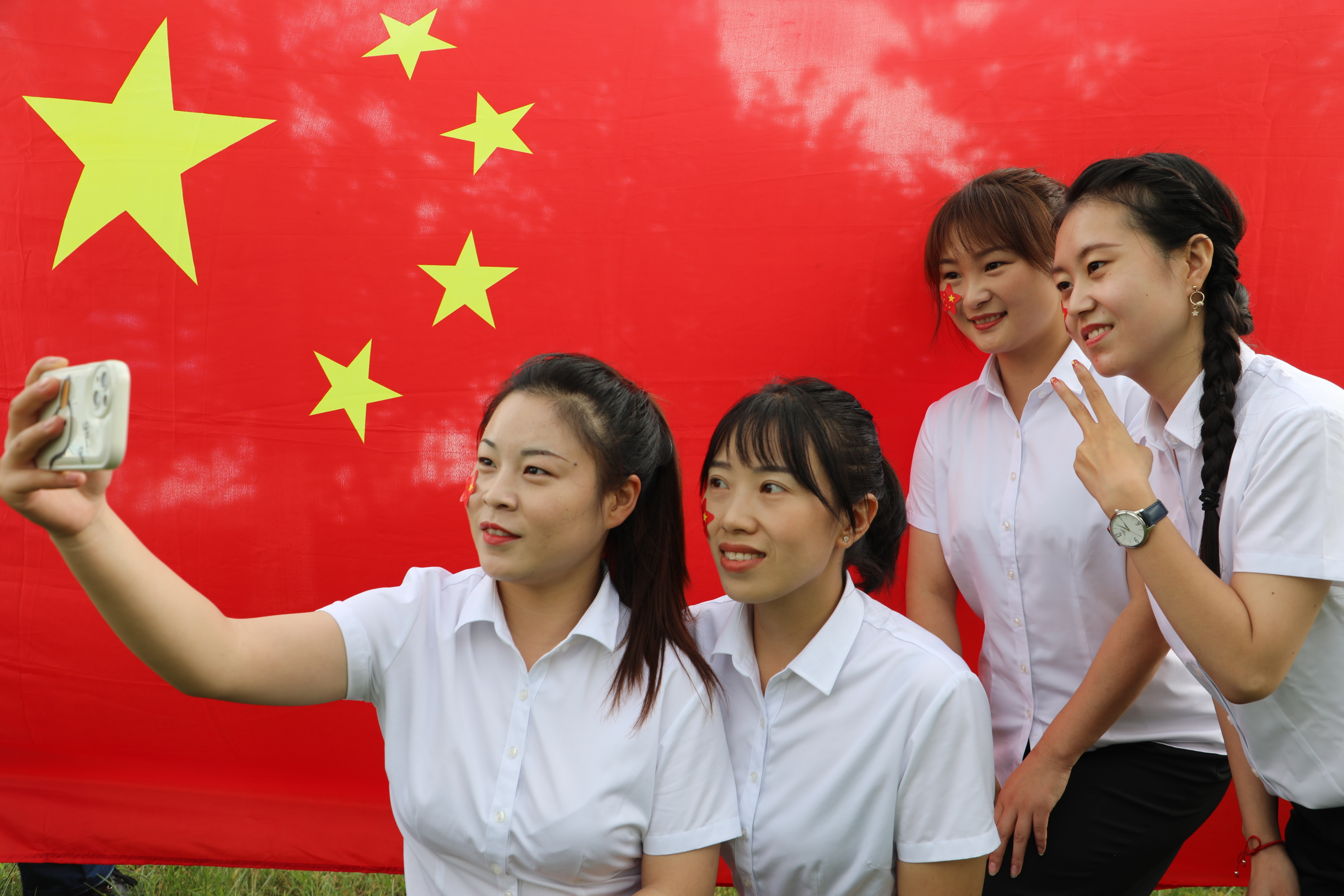 看到這抹“中國紅”,我們想說 看到這抹“中國紅”,我們想說