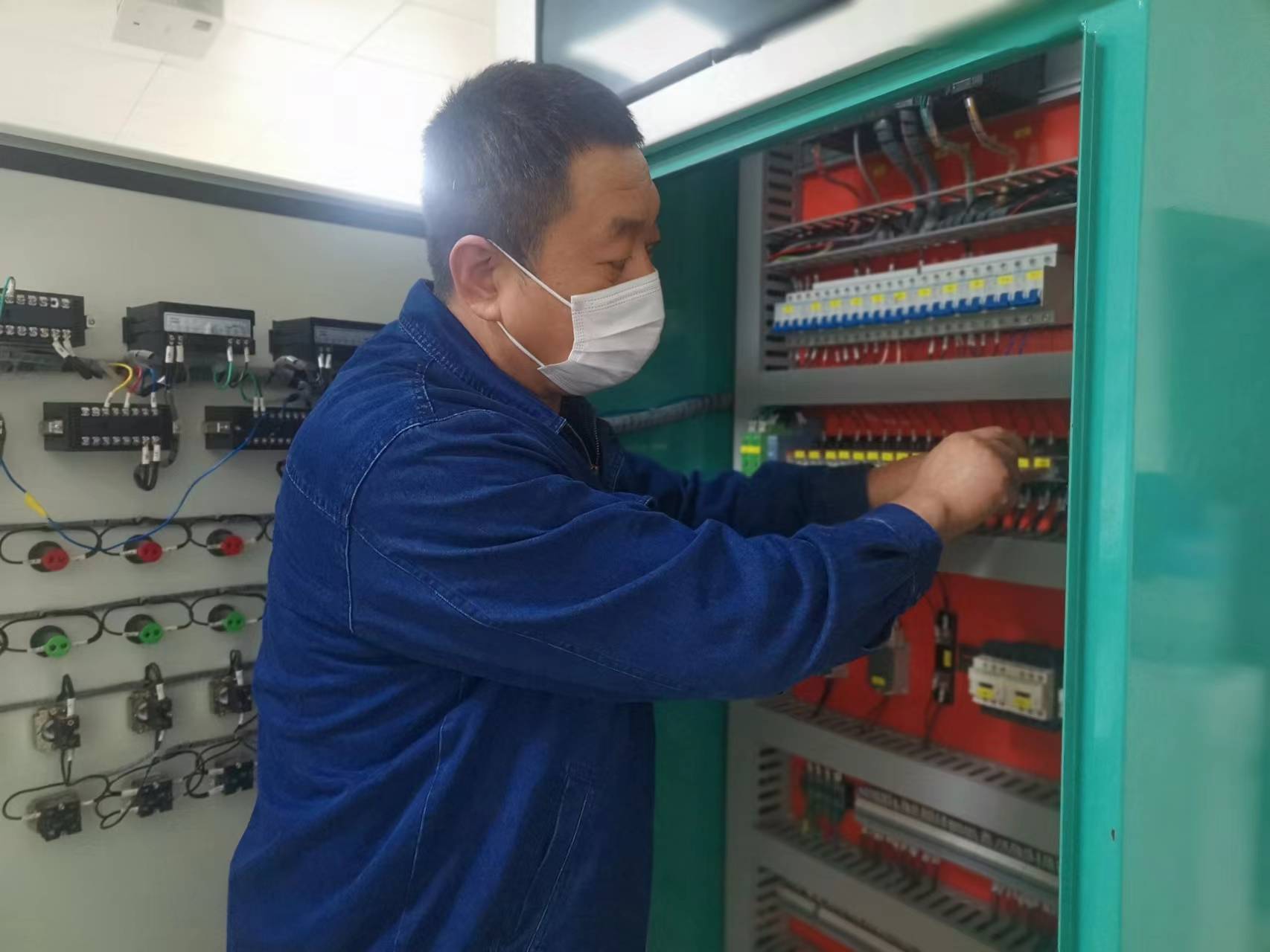 ���´���ֻ��(zh��ng)��Ϧ���͸�