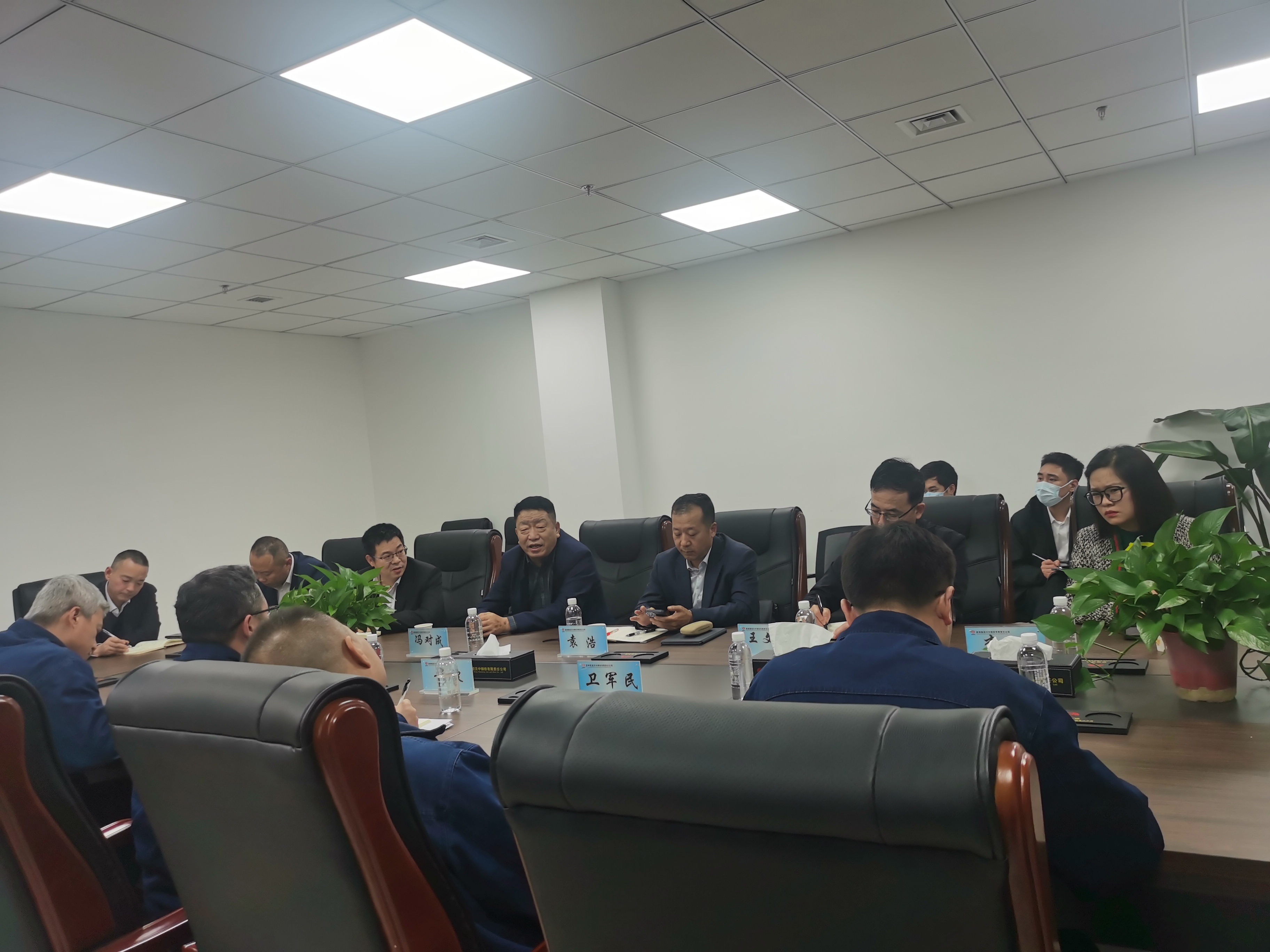 甘肅浩海煤化董事長馮對成,韓城公司常務副總經理袁浩一行到公司座談 甘肅浩海煤化董事長馮對成,韓城公司常務副總經理袁浩一行到公司座談