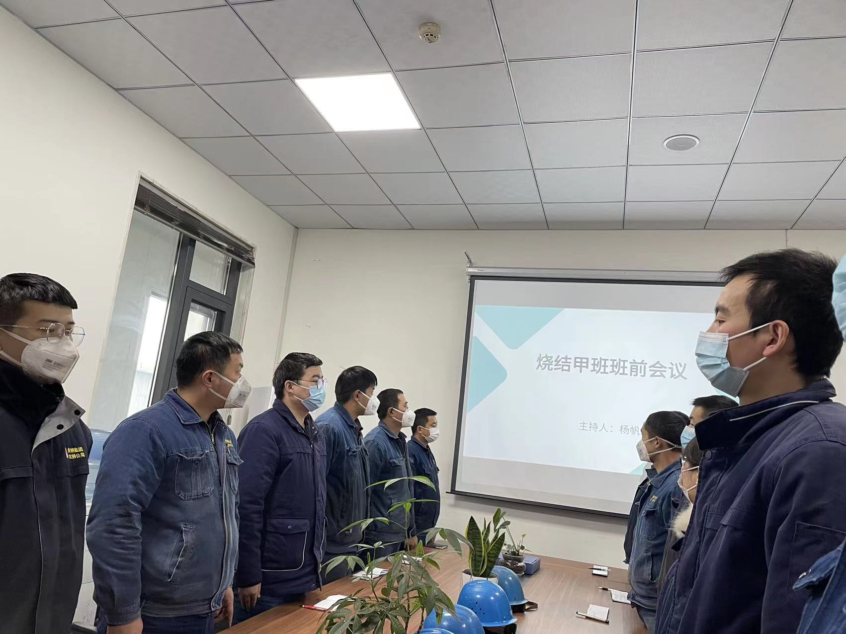 他和他的“金牌”班組 他和他的“金牌”班組