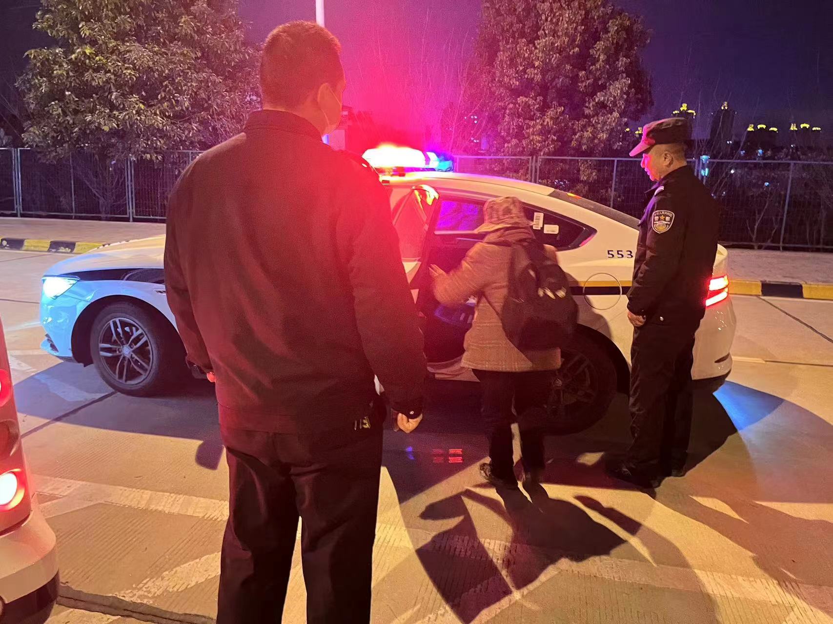 ٝ����ҹů���o����·���˚w�ң������Ԍ��H�Є��`�г���ʹ��