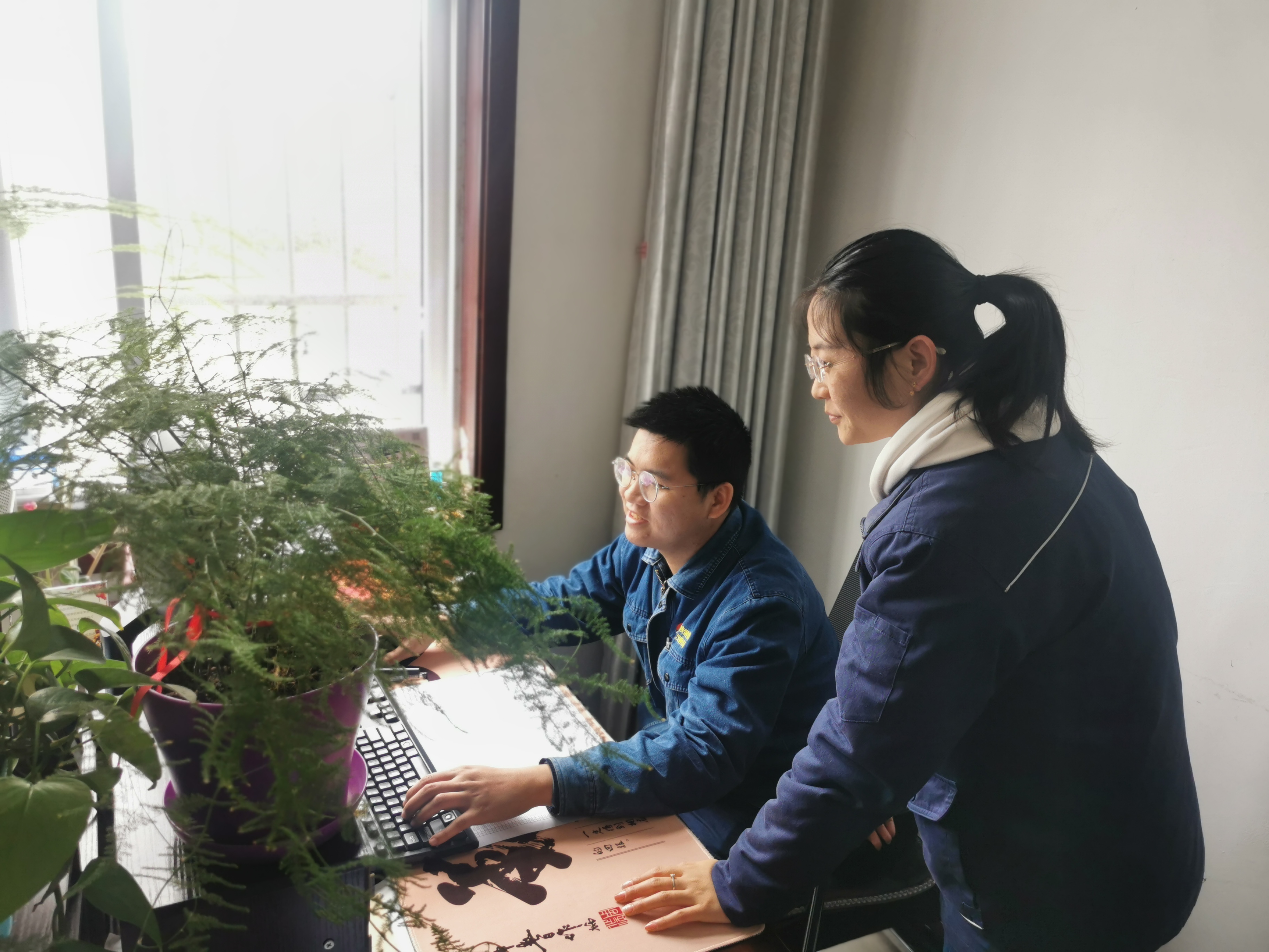 手執“鐵算盤”,胸勒“成本賬” ——記煉鋼廠“降本增效”先進個人孫玉 手執“鐵算盤”,胸勒“成本賬” ——記煉鋼廠“降本增效”先進個人孫玉