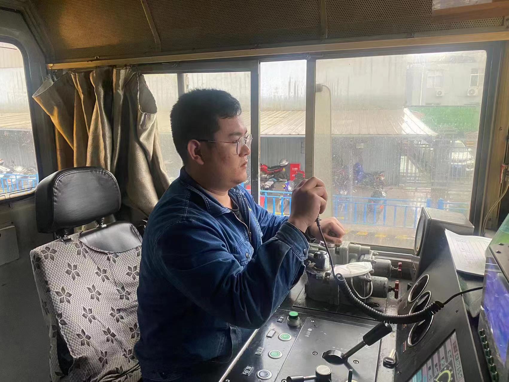 青春的賽道上,他與鐵水“共舞” 青春的賽道上,他與鐵水“共舞”