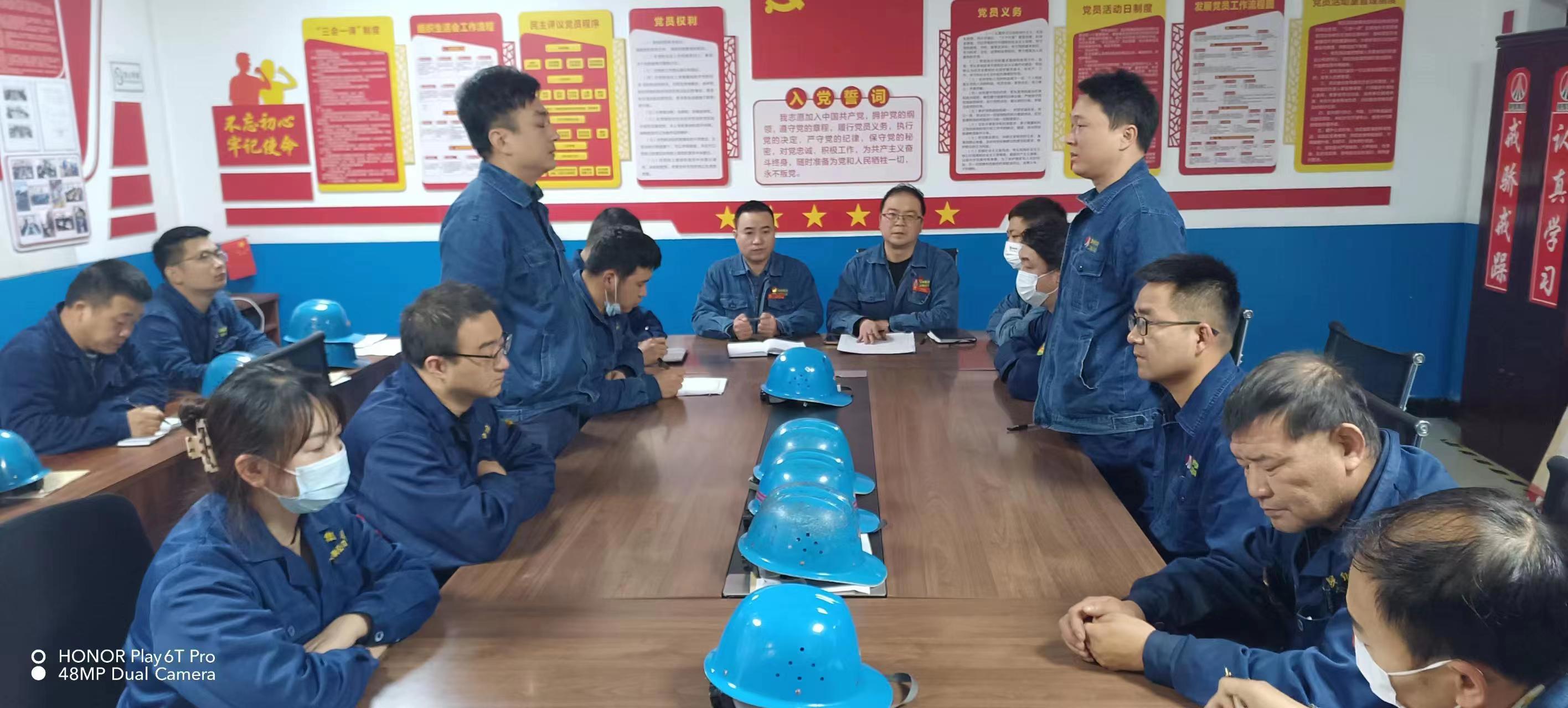 “一站、一會、一室”打造人才“夢工廠” “一站、一會、一室”打造人才“夢工廠”