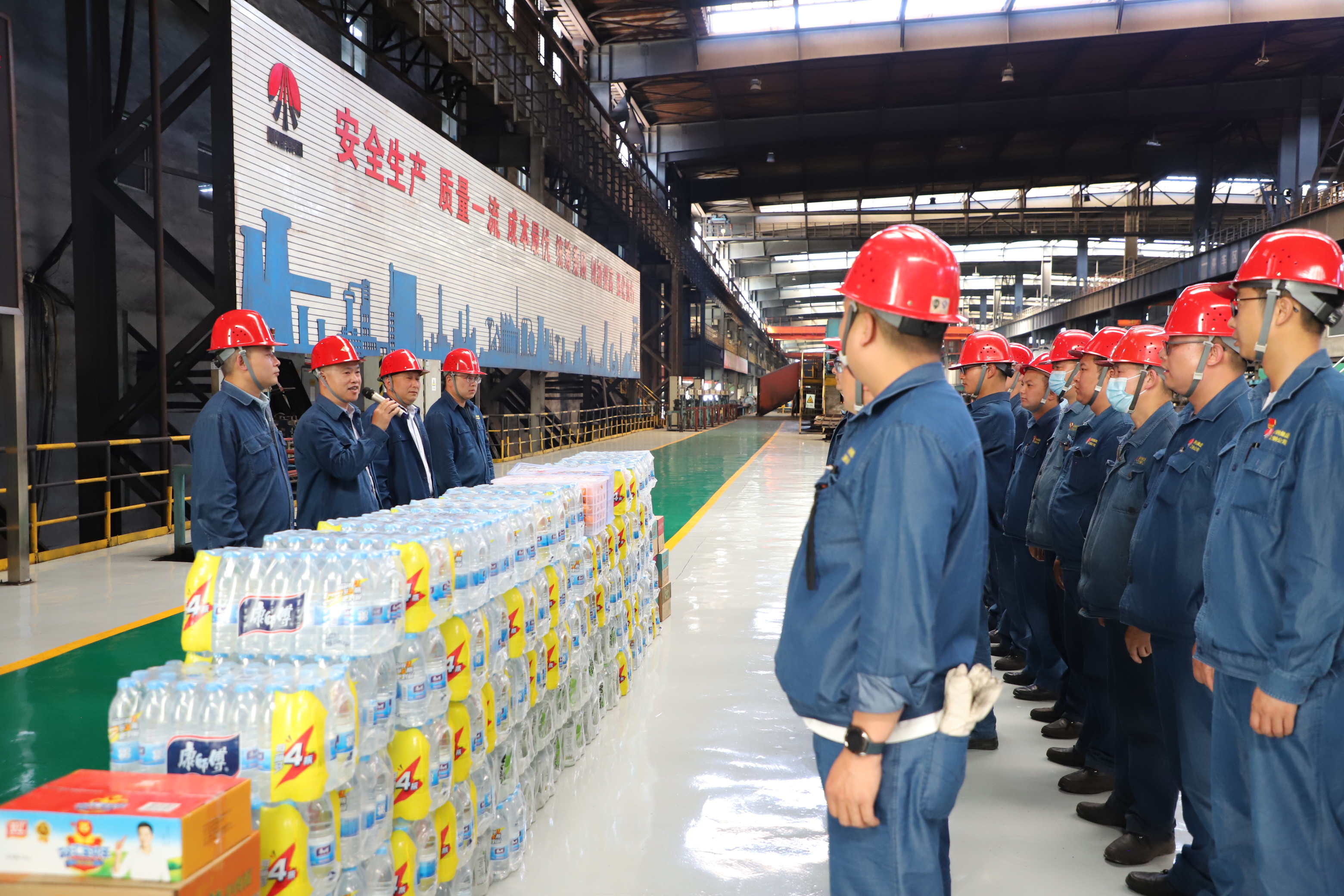 公司領導謝巍帶隊慰問檢修一線干部職工