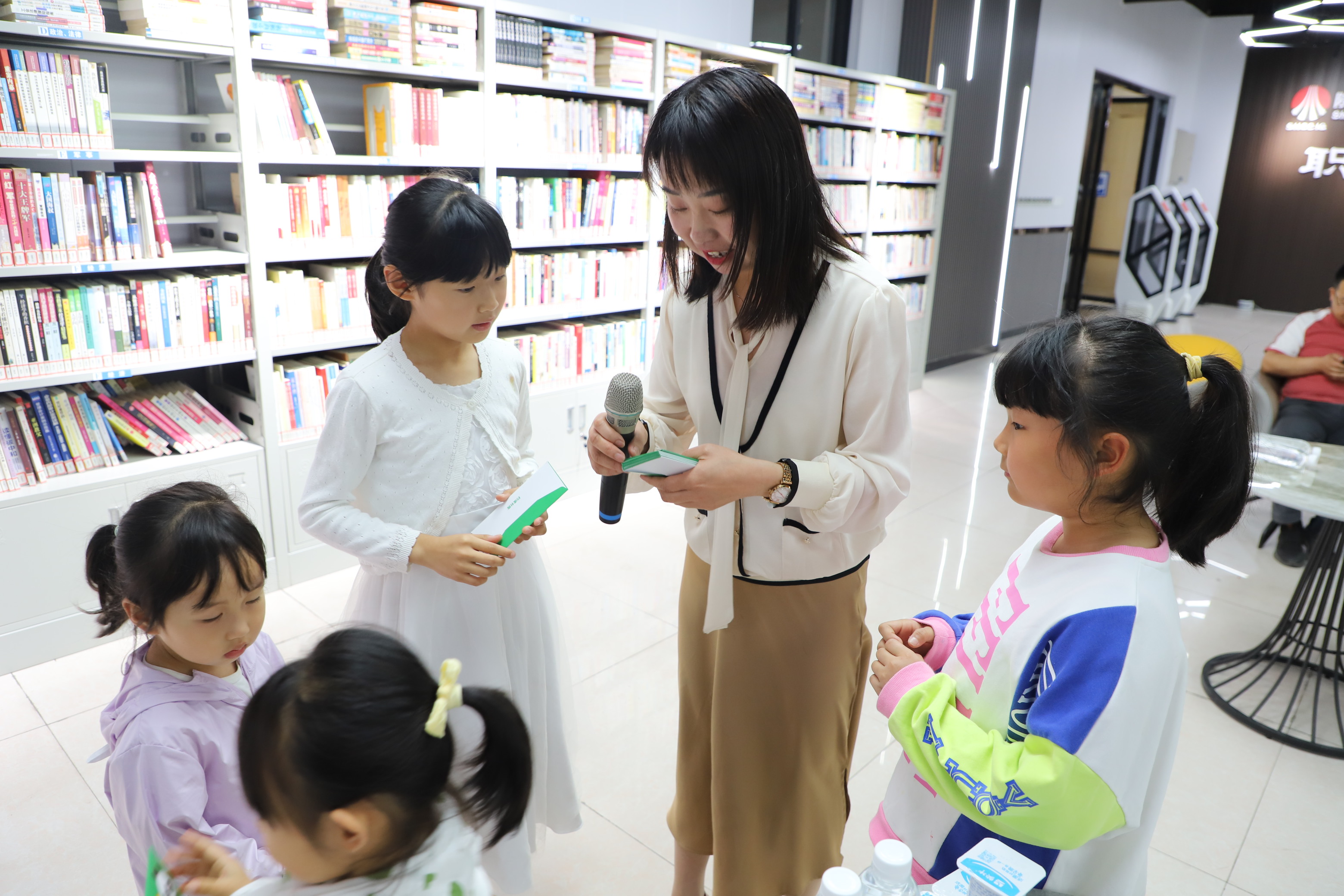 ͯ���Е� δ���Љ����h䓹�˾�C�P�����_չ�H����x�����������