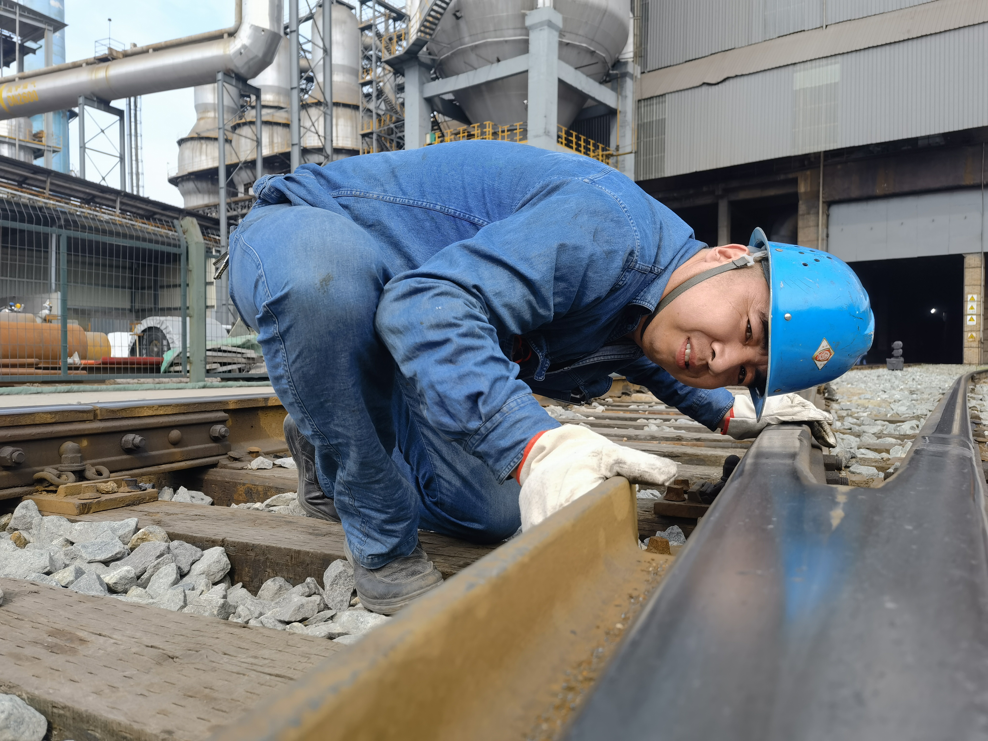 有一種夏日風景線叫“戰高溫” 有一種夏日風景線叫“戰高溫”