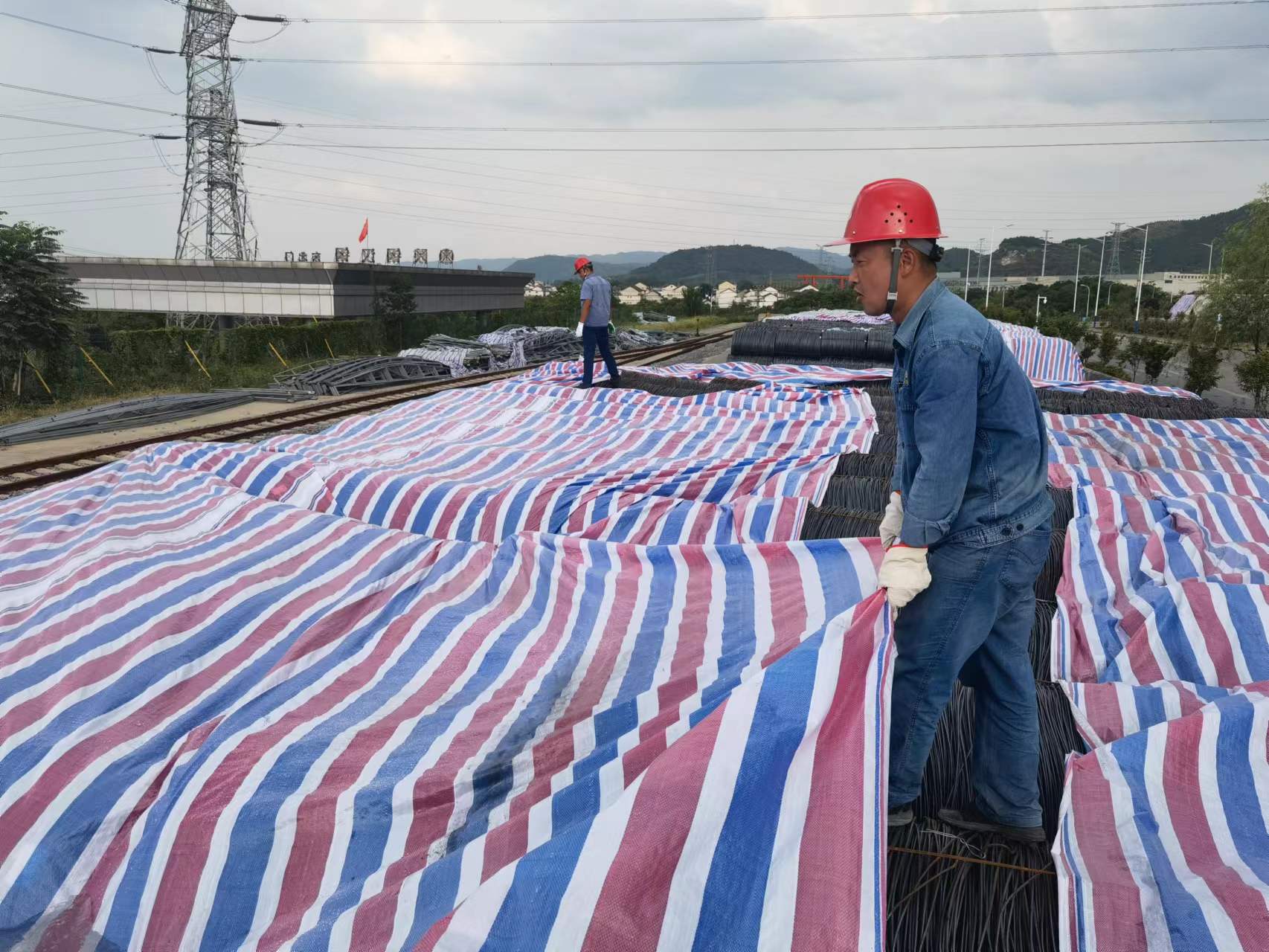 物流中心：關注細節 “贏”質量   夯實“禹龍”品牌根基