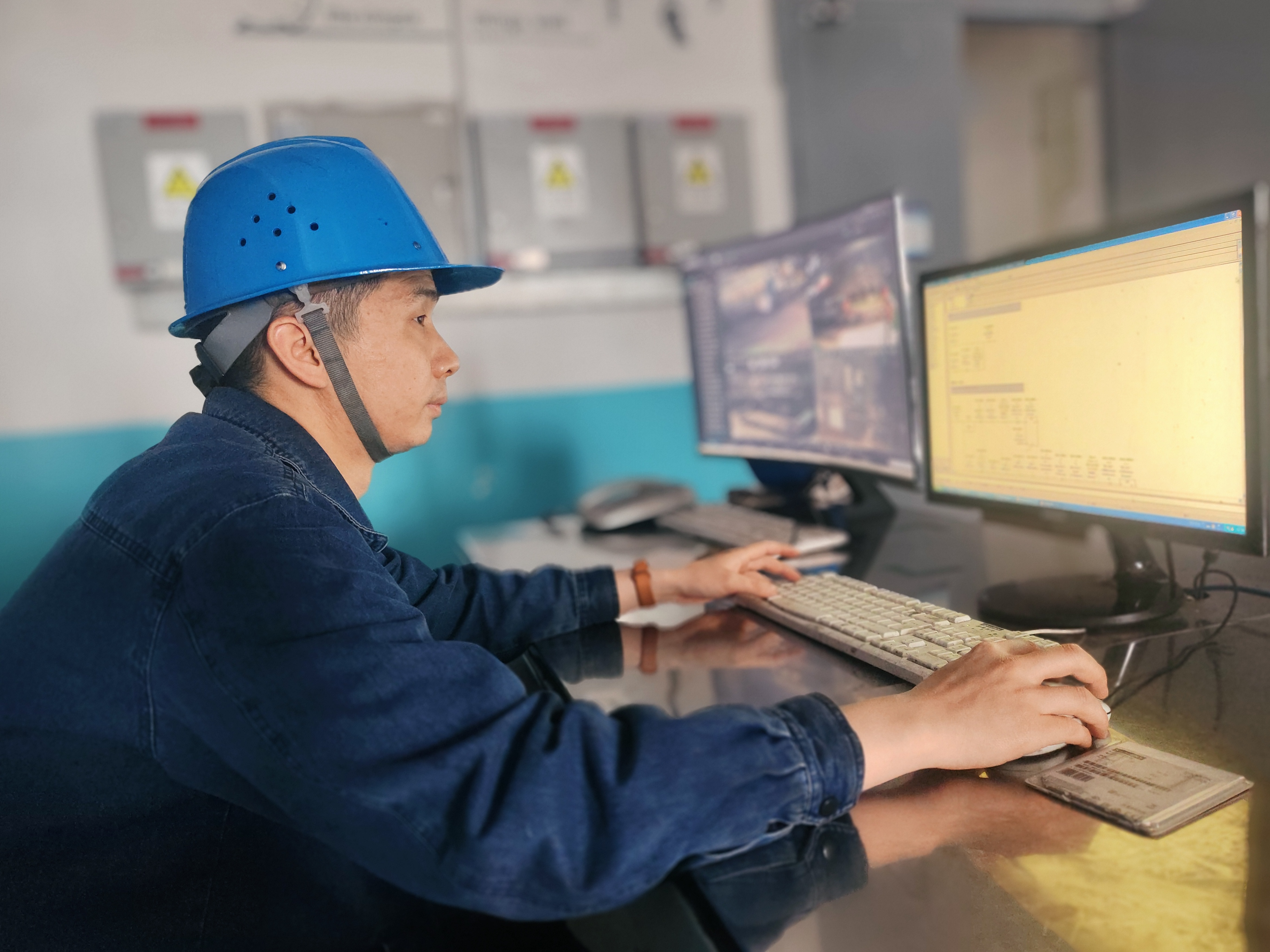 李永:奮戰在維修一線的“鋼鐵俠” 李永:奮戰在維修一線的“鋼鐵俠”