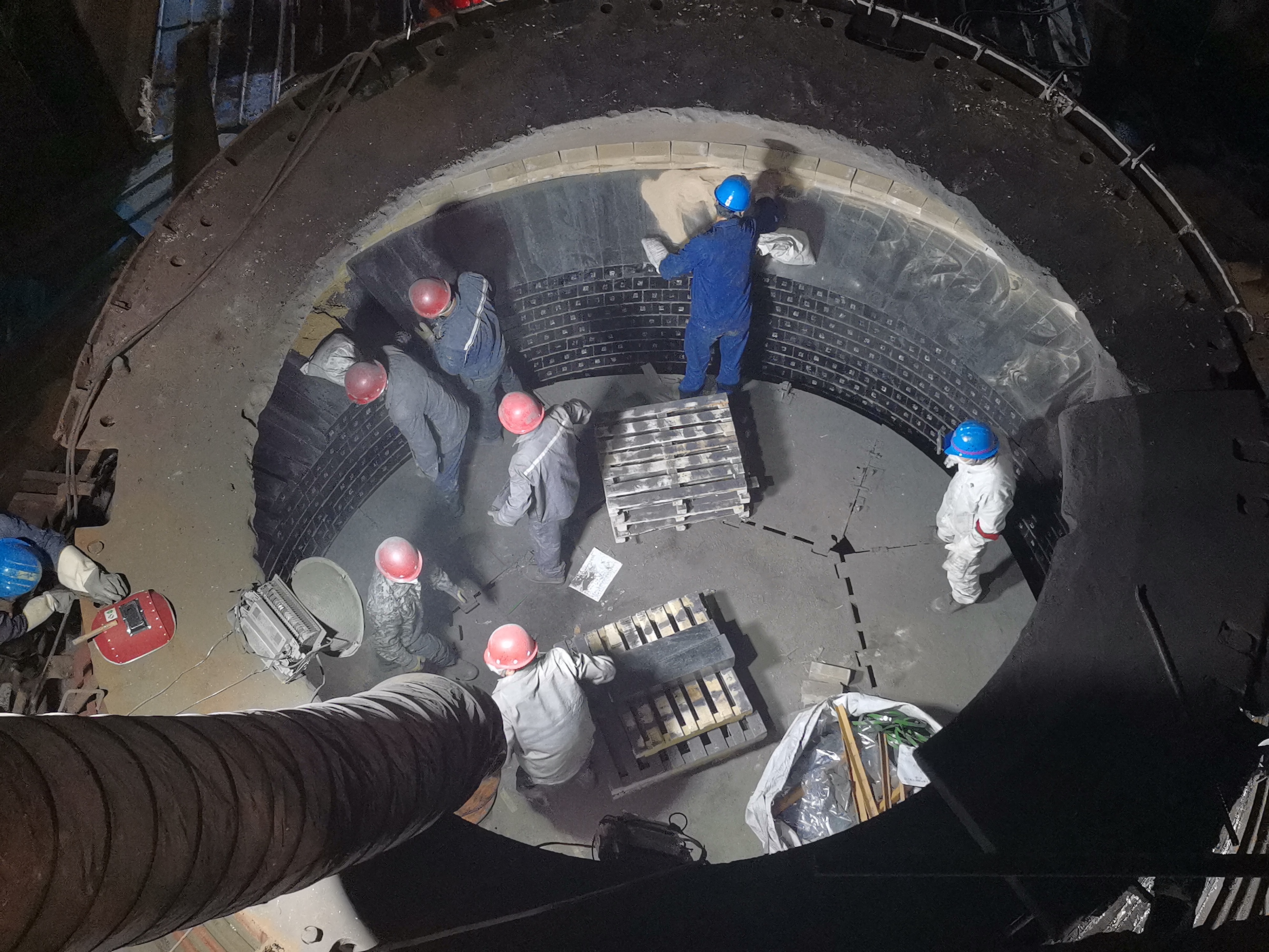 用奮斗的姿態(tài)畫出檢修最美“敬業(yè)福” 用奮斗的姿態(tài)畫出檢修最美“敬業(yè)福”