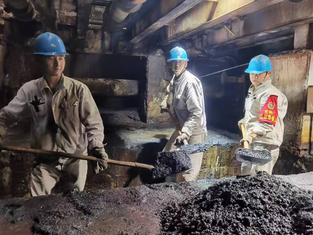 用奮斗的姿態(tài)畫出檢修最美“敬業(yè)福” 用奮斗的姿態(tài)畫出檢修最美“敬業(yè)福”