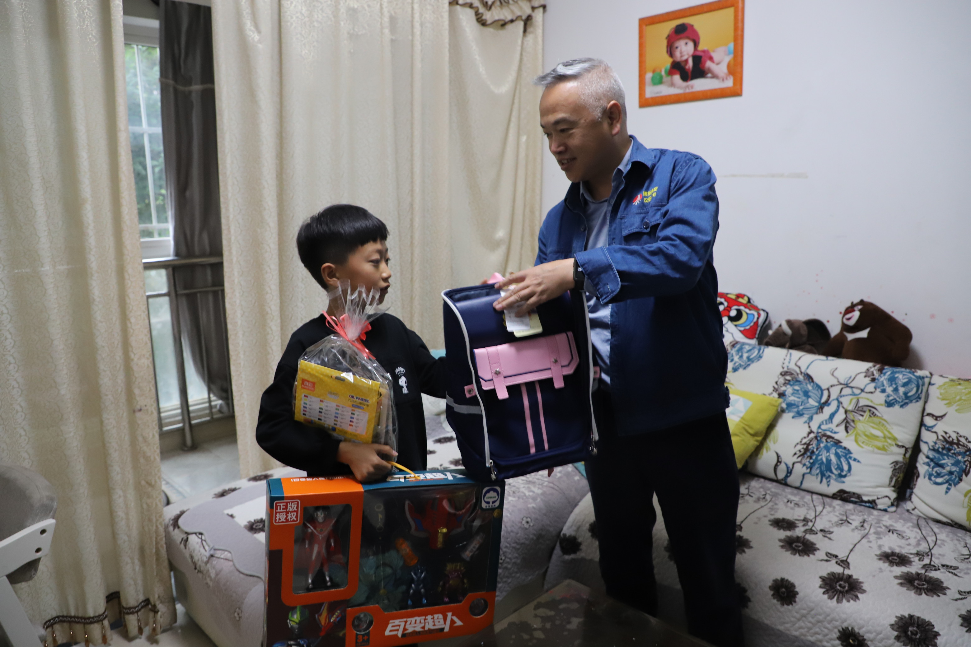 ��˾����Ůί����һ���P��ο������Ů