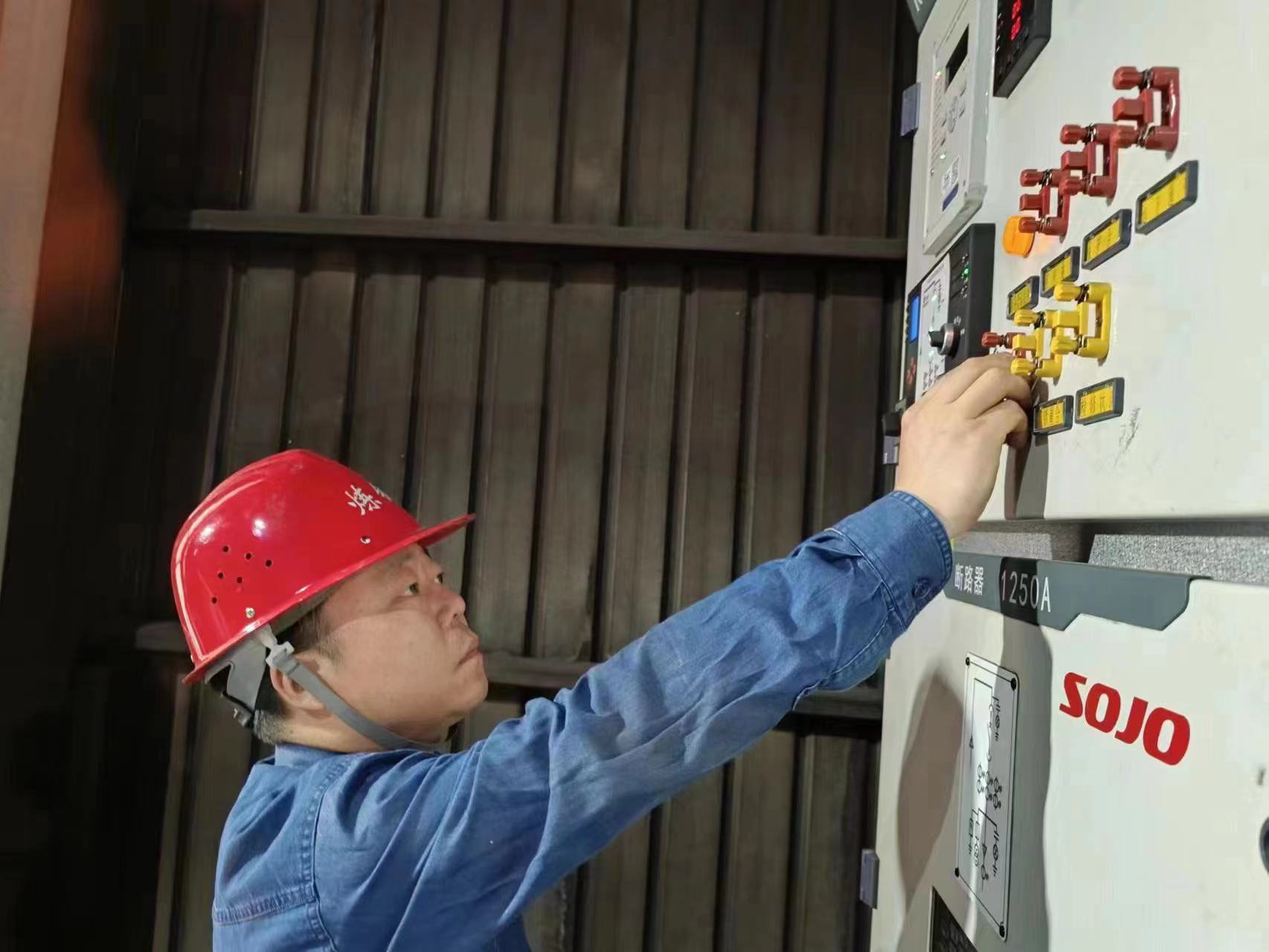 扎根一線做“惠”飛的“超人” 扎根一線做“惠”飛的“超人”