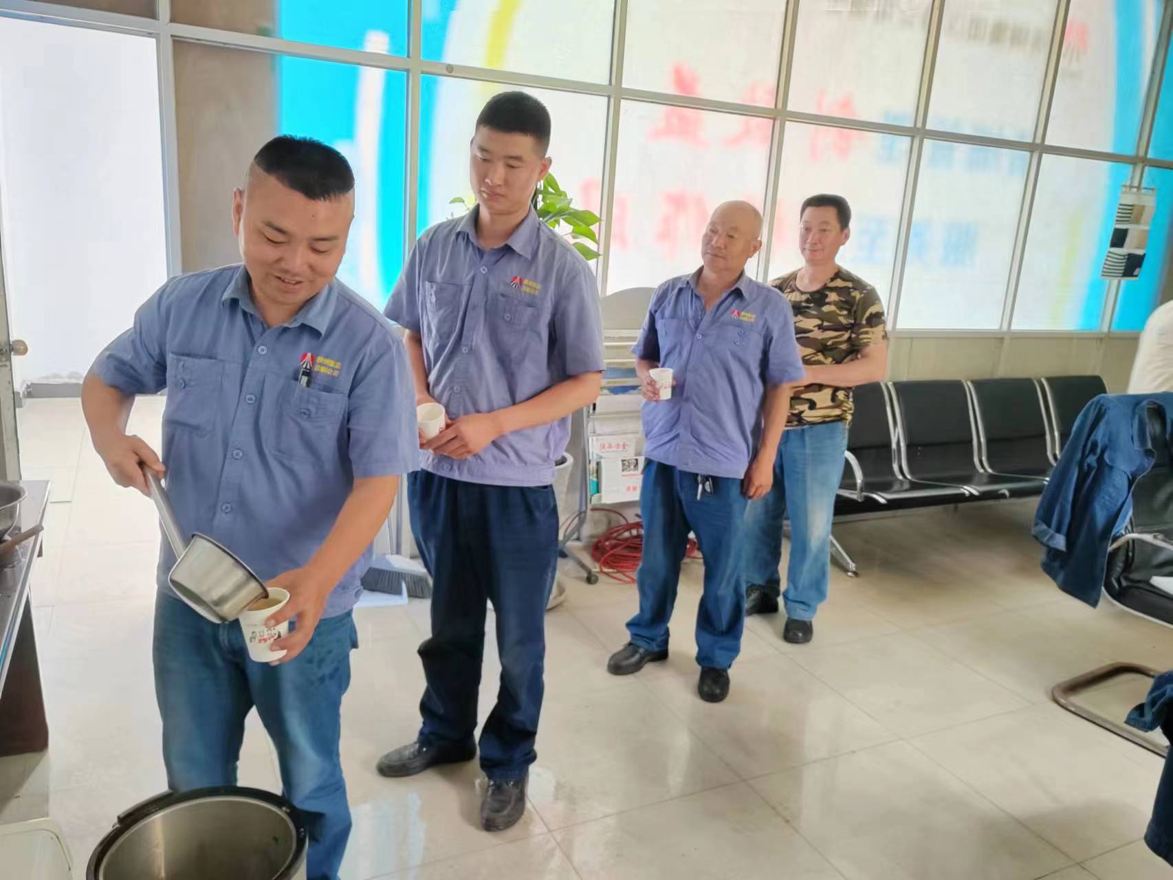 這份盛夏“套餐”，暖心聚力促生產