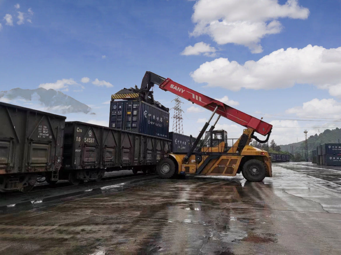 發(fā)揮“黨建+”引領(lǐng)優(yōu)勢(shì) 鍛造紅色競(jìng)爭(zhēng)力 發(fā)揮“黨建+”引領(lǐng)優(yōu)勢(shì) 鍛造紅色競(jìng)爭(zhēng)力