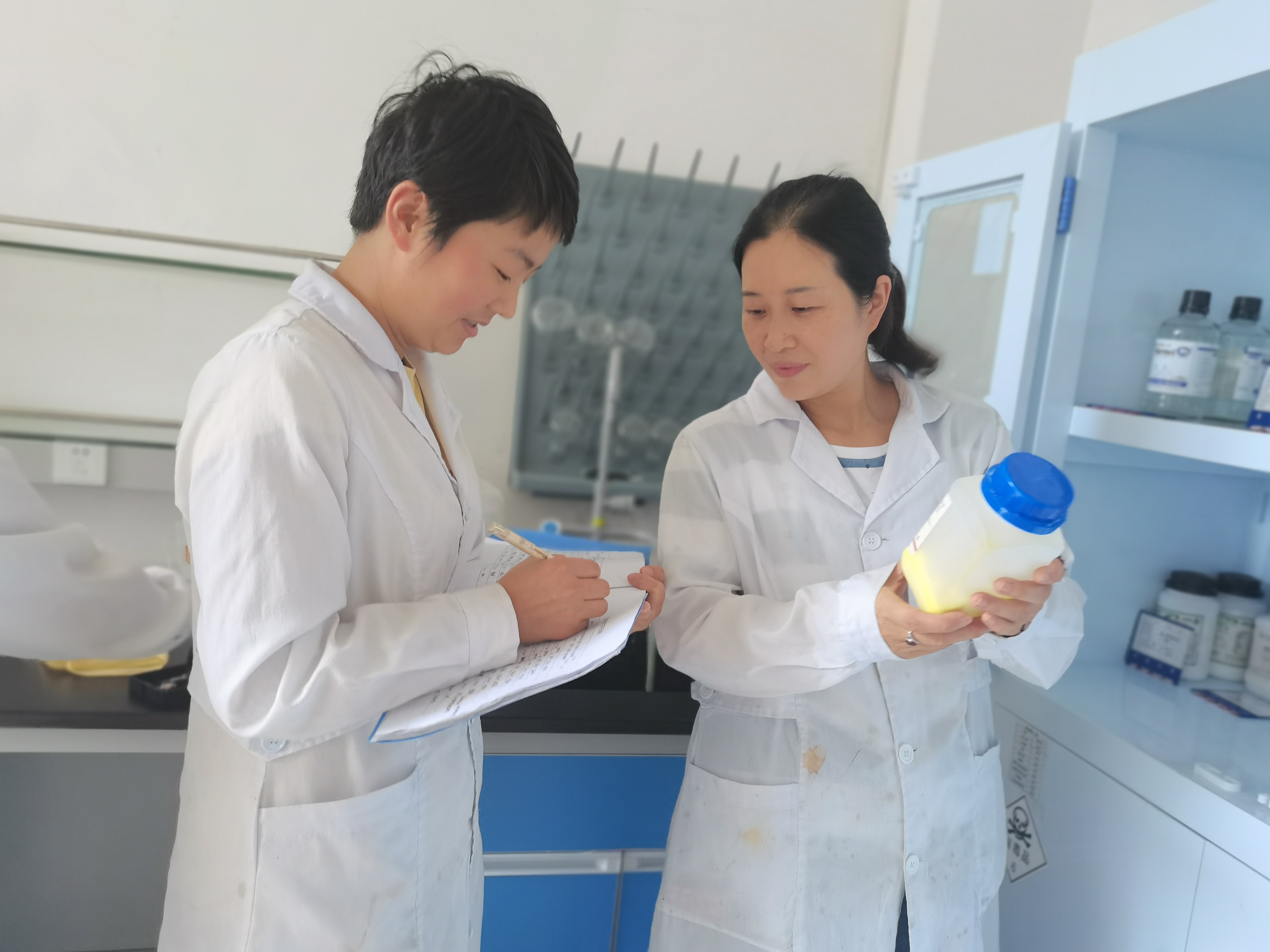 最美“紅姐”,讓芳華在方寸之地綻放 最美“紅姐”,讓芳華在方寸之地綻放