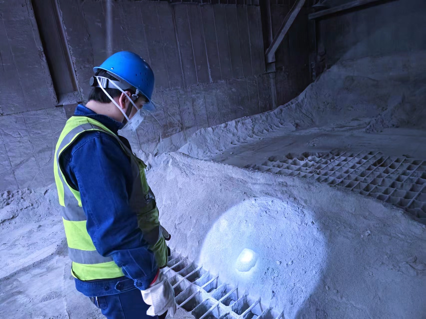 著“新裝”走新路 扮靚現場底色 著“新裝”走新路 扮靚現場底色