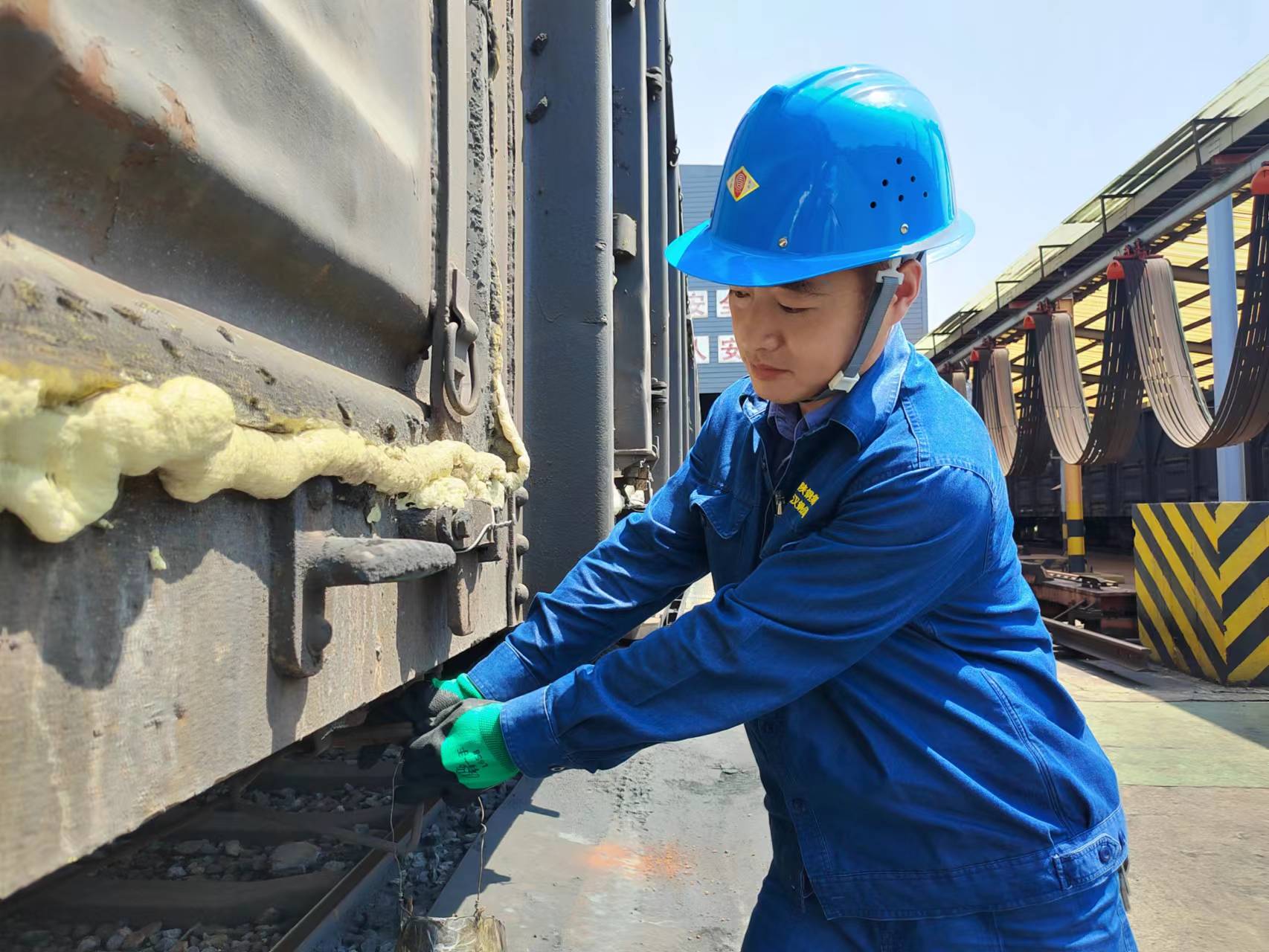 翻車線上,你奮戰的背影最美! 翻車線上,你奮戰的背影最美!