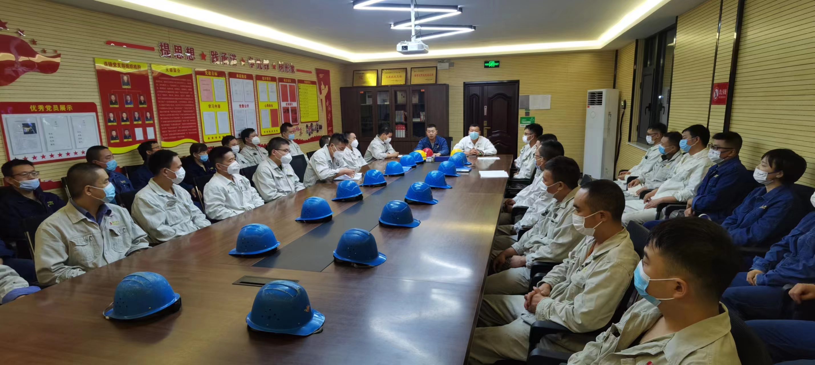 �M�ıM���������M��ɫ����Ƭ��