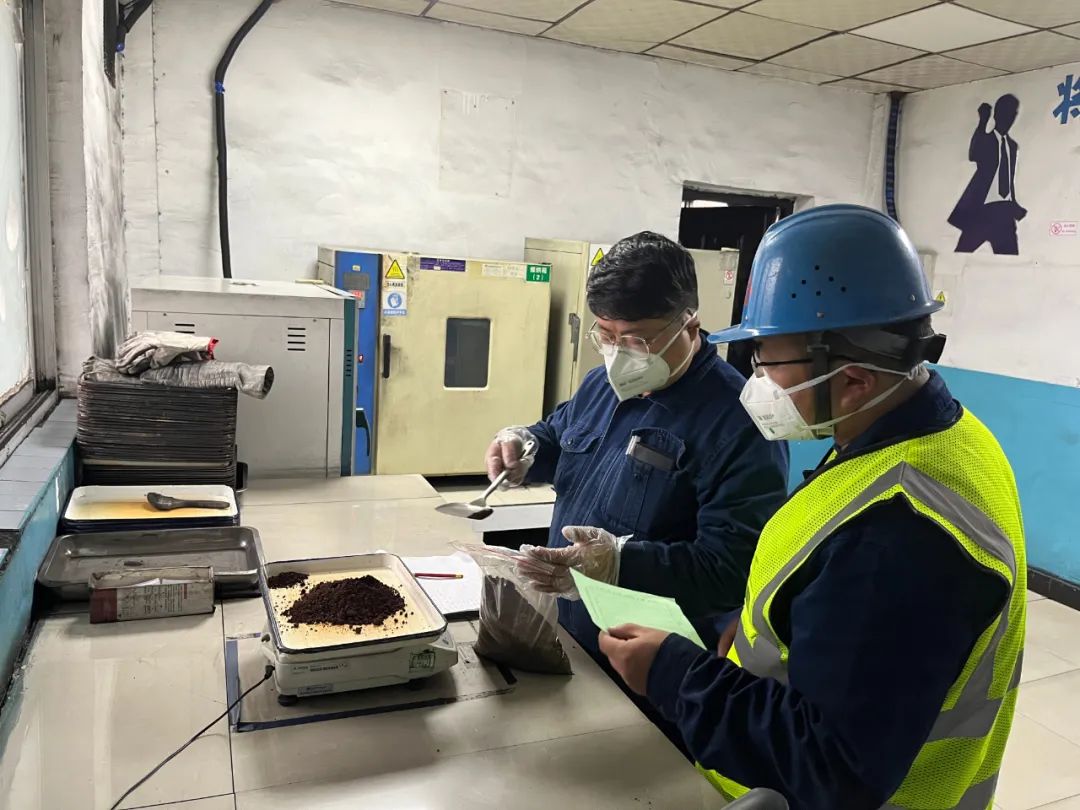 金秋時(shí)節(jié)，他們相約“走”一線