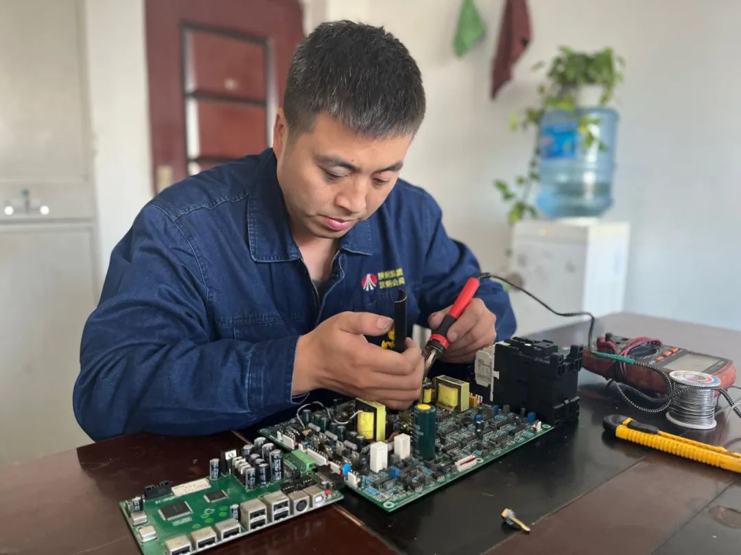 金秋時(shí)節(jié)，他們相約“走”一線