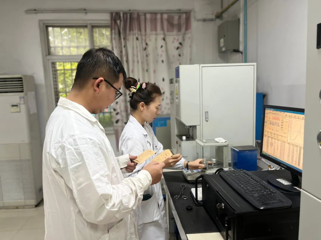 金秋時(shí)節(jié)，他們相約“走”一線