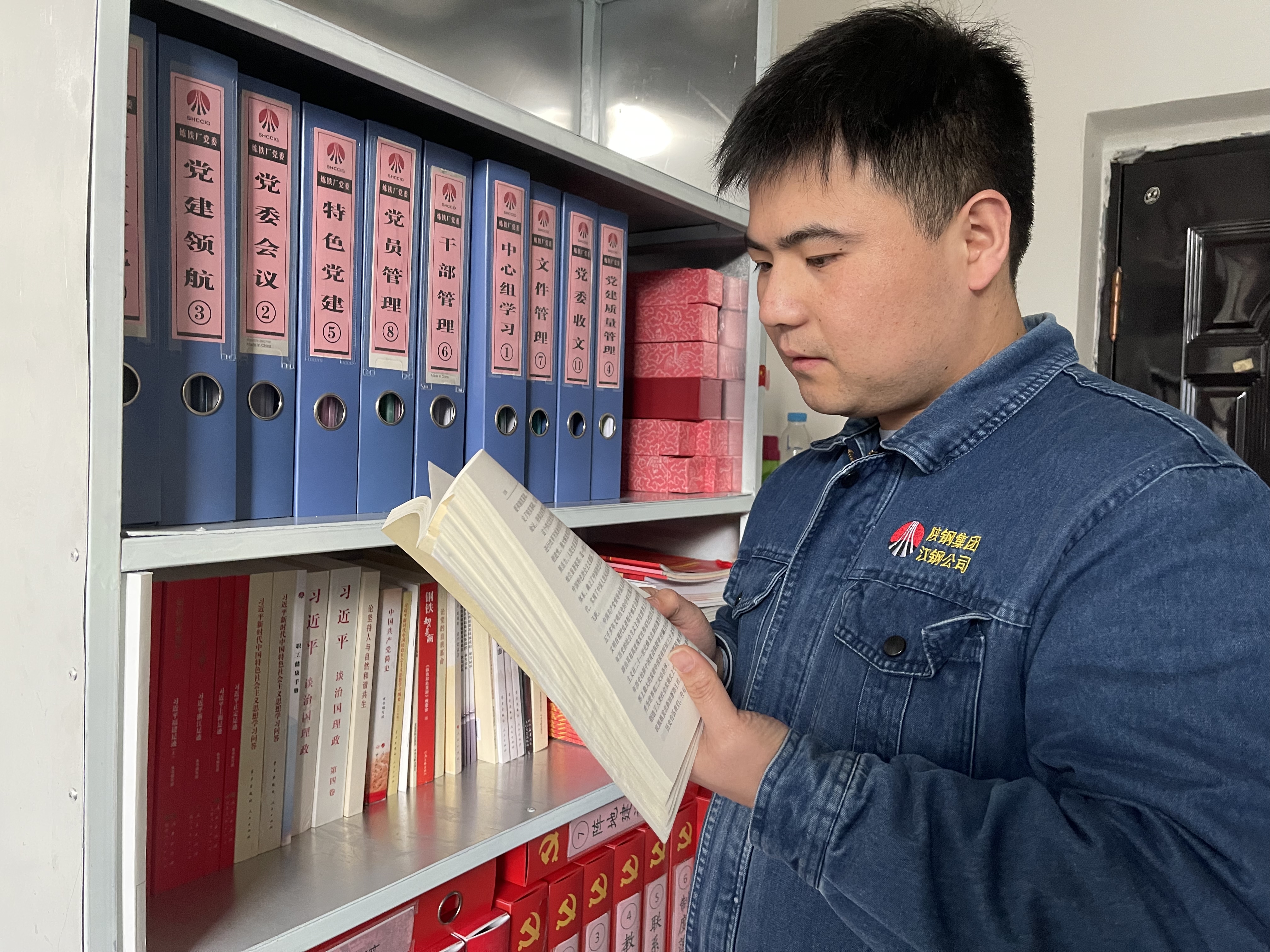 用奮斗之“筆”書寫青春“畫卷” 用奮斗之“筆”書寫青春“畫卷”