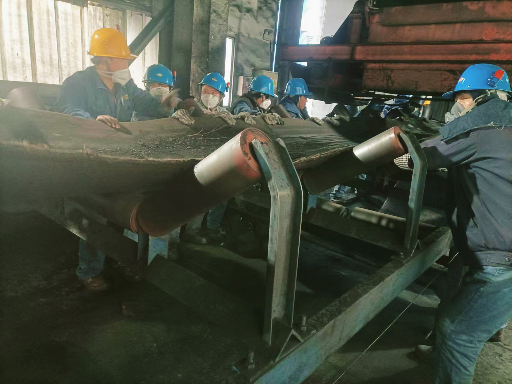 黎明前的檢修人 黎明前的檢修人