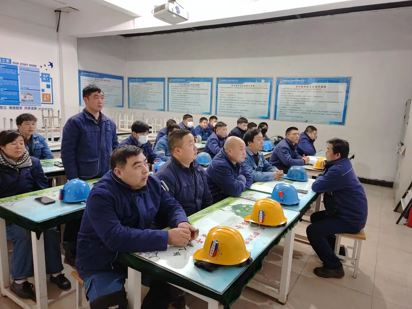 他們用“堅守”開啟新的一年 他們用“堅守”開啟新的一年