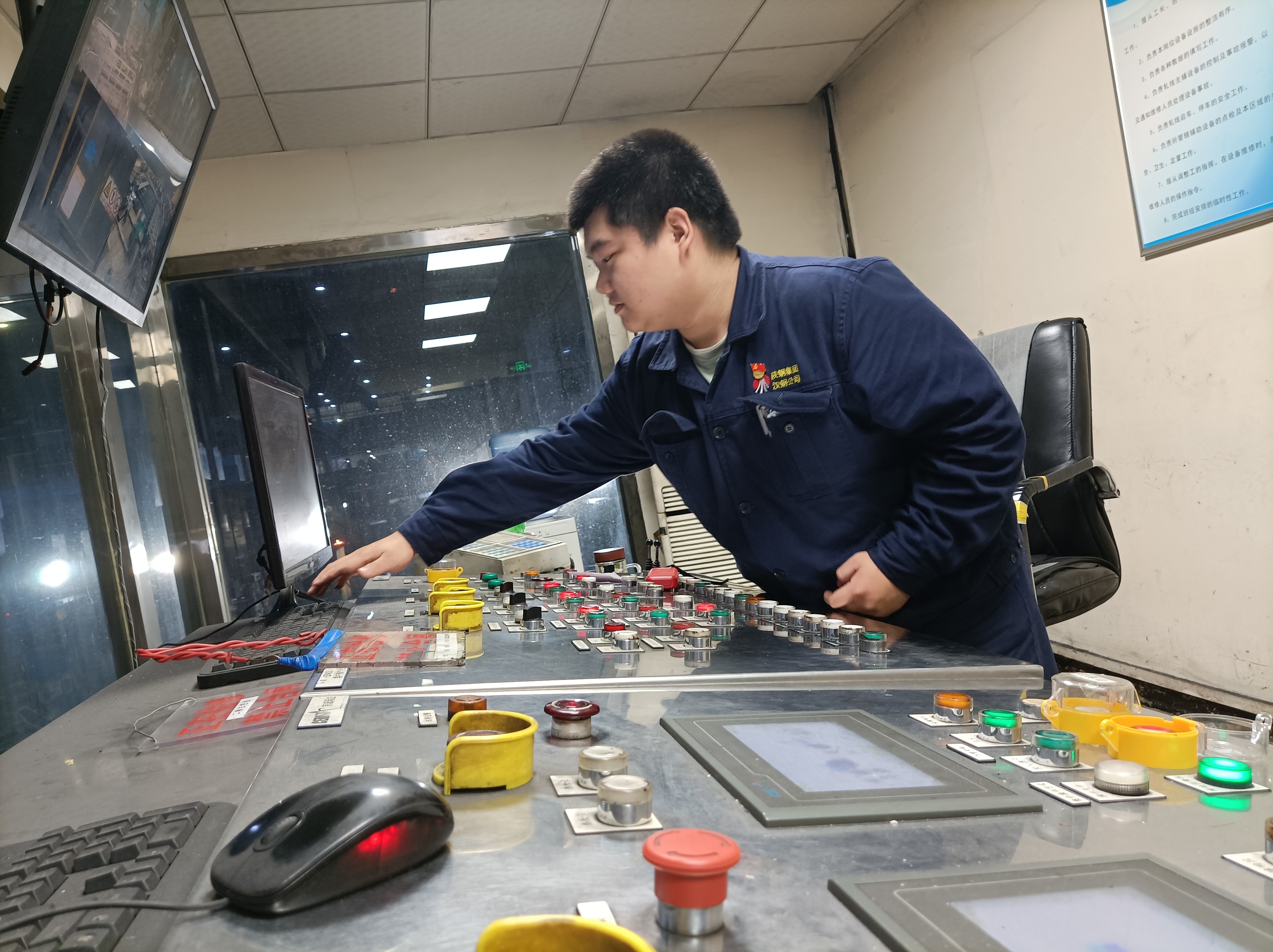 致敬 寒冬中逆行的“小人物” 致敬 寒冬中逆行的“小人物”