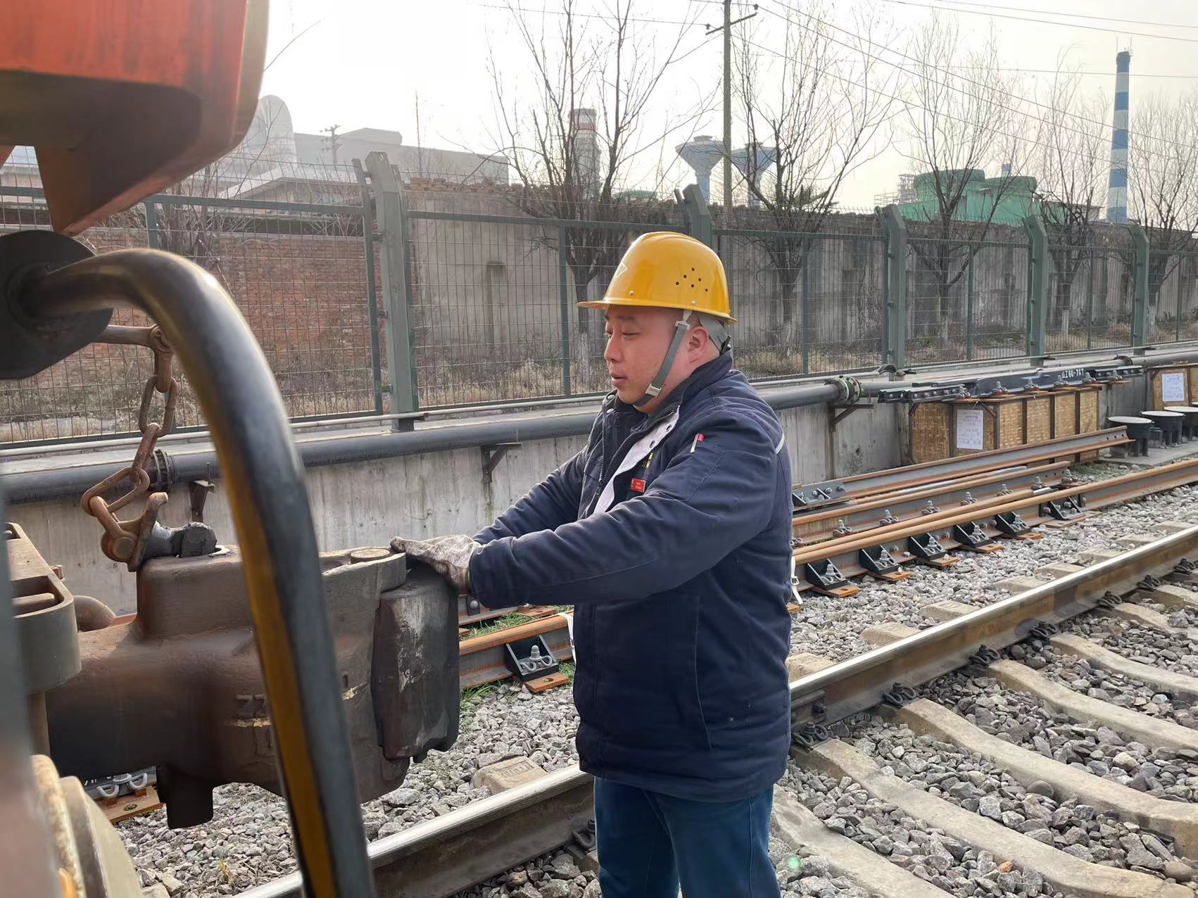 是他們,默默守護鋼城的“萬家燈火” 是他們,默默守護鋼城的“萬家燈火”