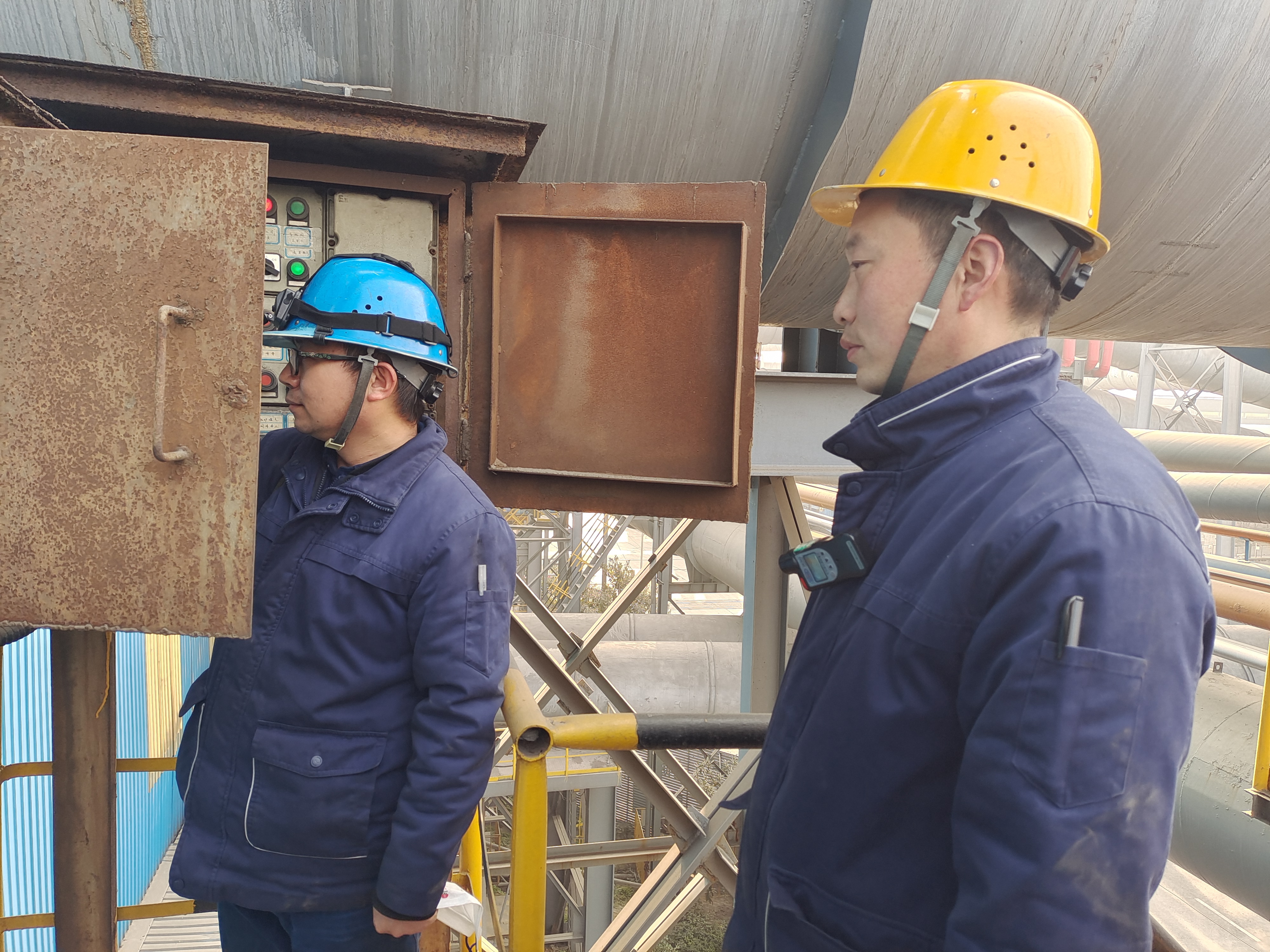 星火成炬,溫暖定格 致敬每一道“平凡微光” 星火成炬,溫暖定格 致敬每一道“平凡微光”