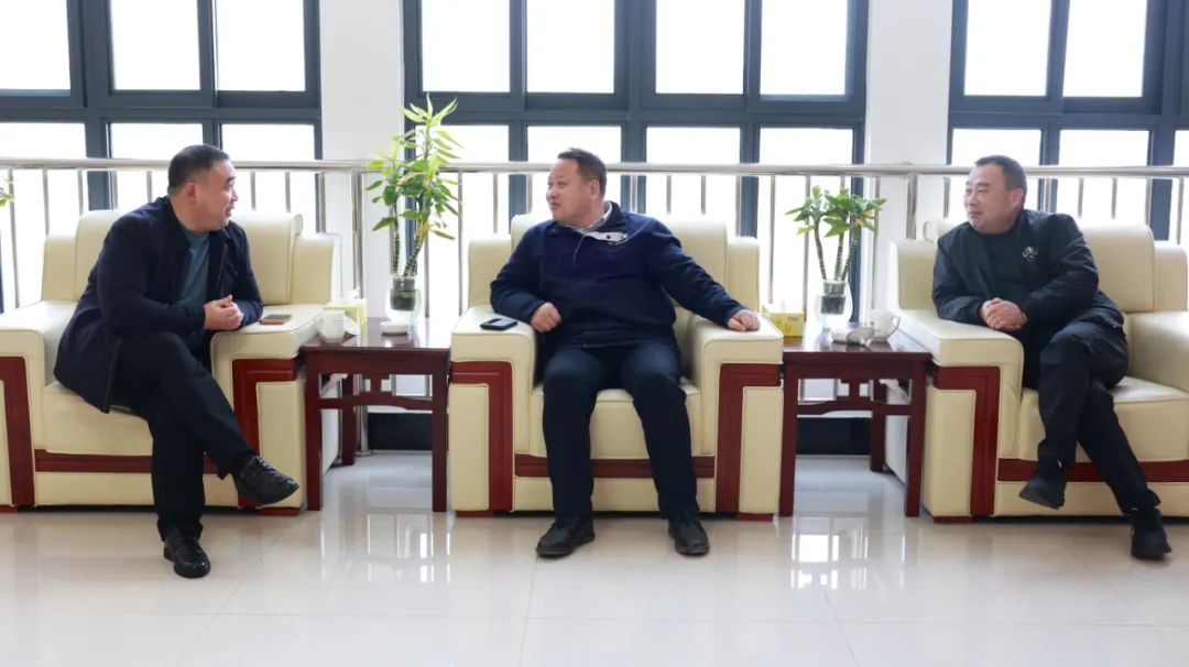 漢鋼集團總經理田建軍一行到公司交流座談 漢鋼集團總經理田建軍一行到公司交流座談