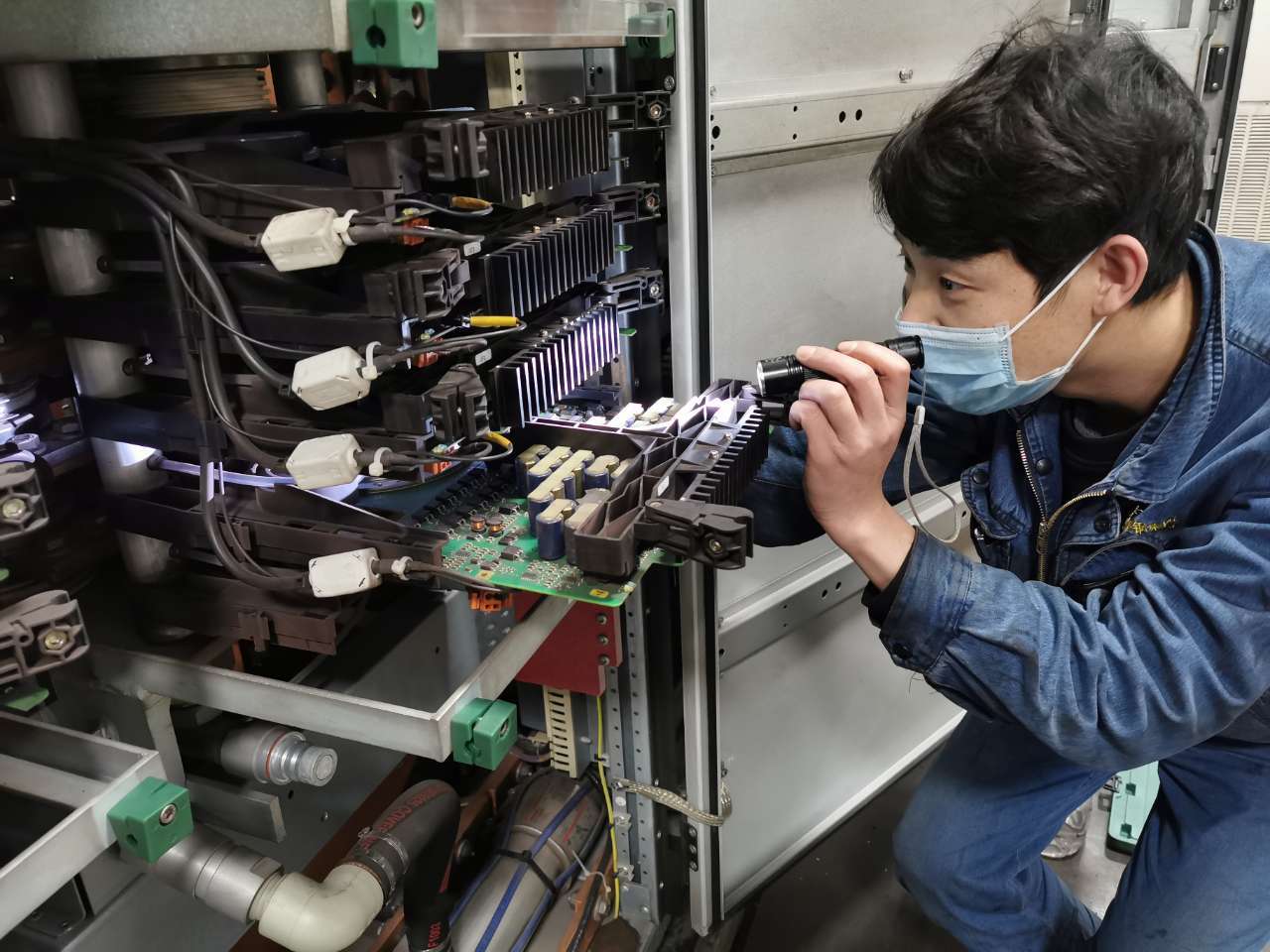 一個個數字“踩”出春天里動人的節拍 一個個數字“踩”出春天里動人的節拍