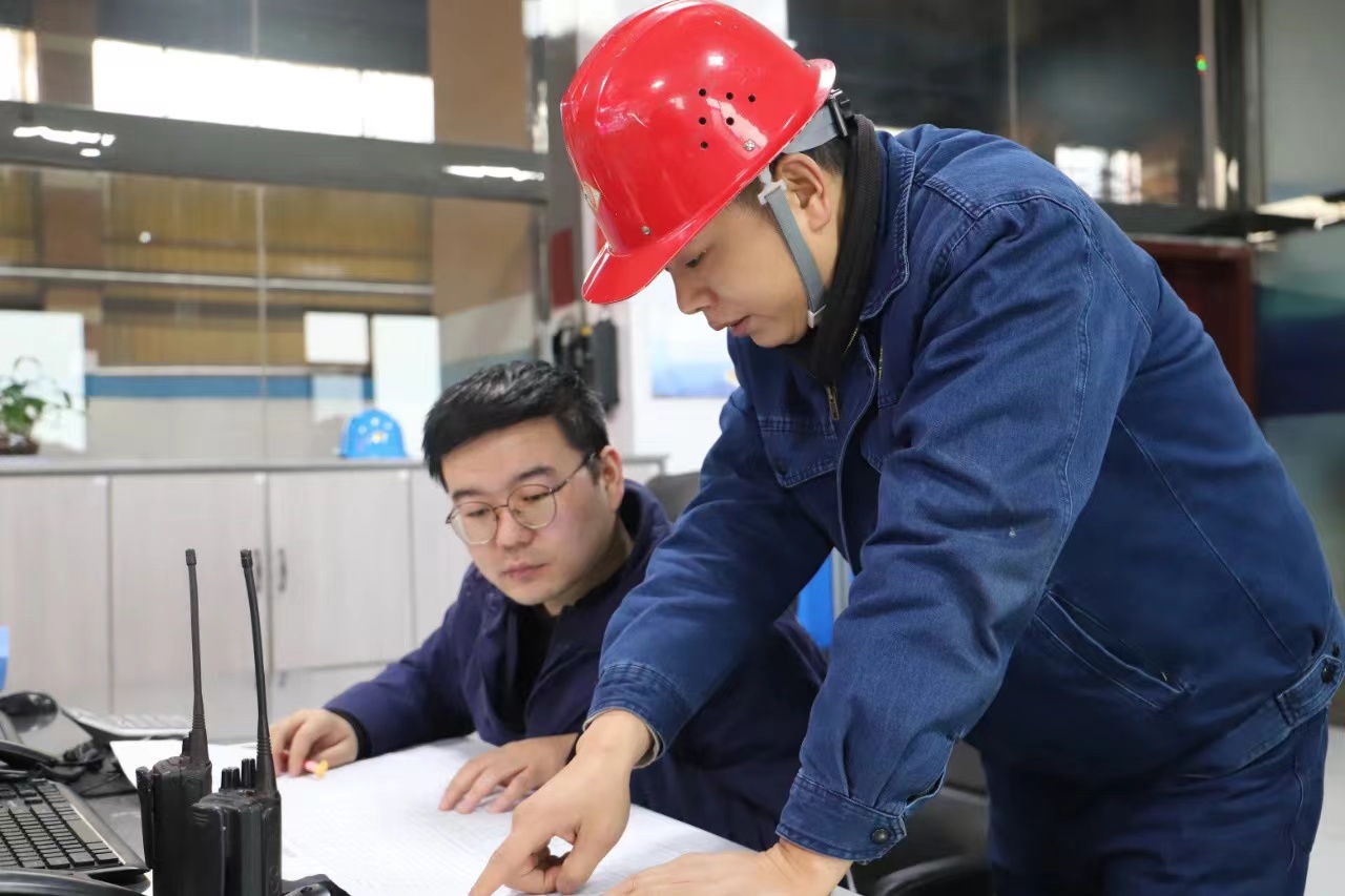 暖意至,萬物生 鋼城工人“春耕”忙 暖意至,萬物生 鋼城工人“春耕”忙