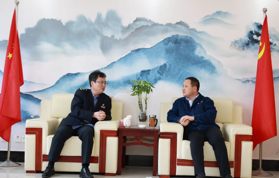 漢中車務(wù)段段長(zhǎng)姚震一行到公司交流座談 漢中車務(wù)段段長(zhǎng)姚震一行到公司交流座談