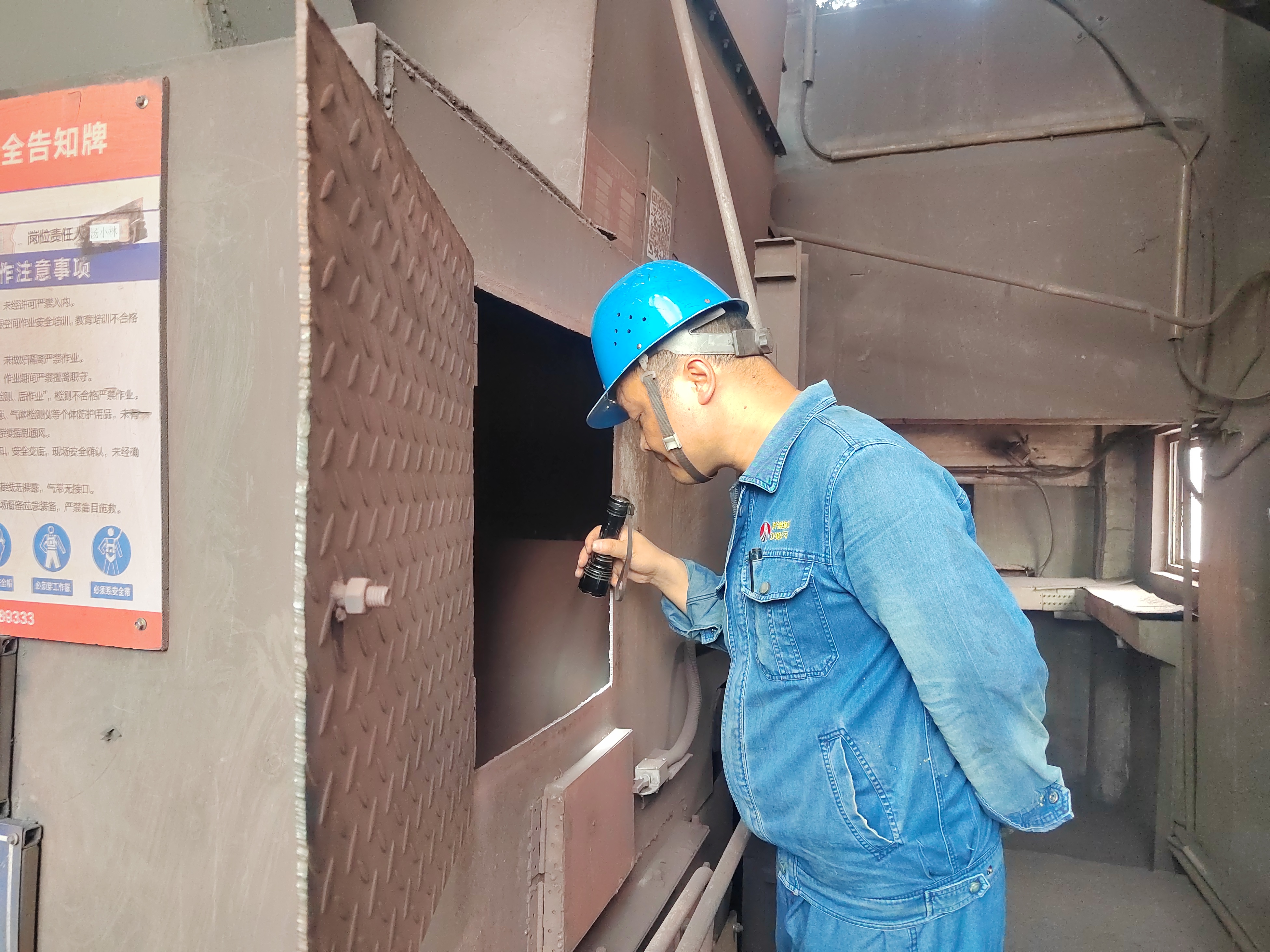 不懼“烤”驗!他們用汗水詮釋擔當 → 不懼“烤”驗!他們用汗水詮釋擔當 →