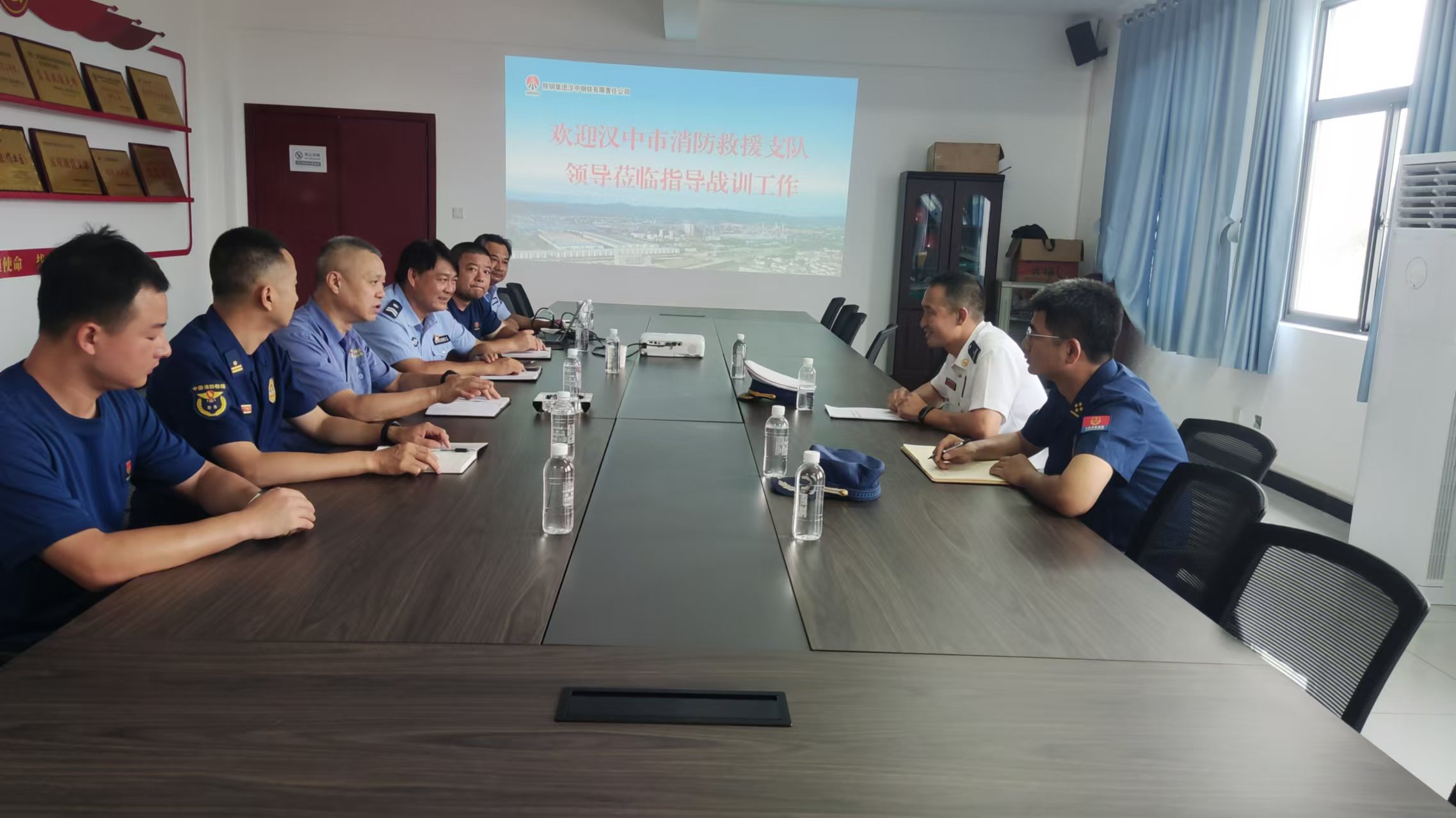 漢中市消防救援支隊程守一一行到漢鋼公司指導專職消防隊備戰全省比武競賽特訓工作