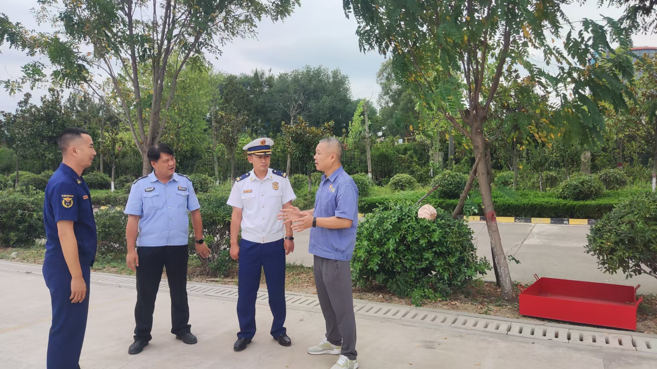 漢中市消防救援支隊程守一一行到漢鋼公司指導專職消防隊備戰全省比武競賽特訓工作