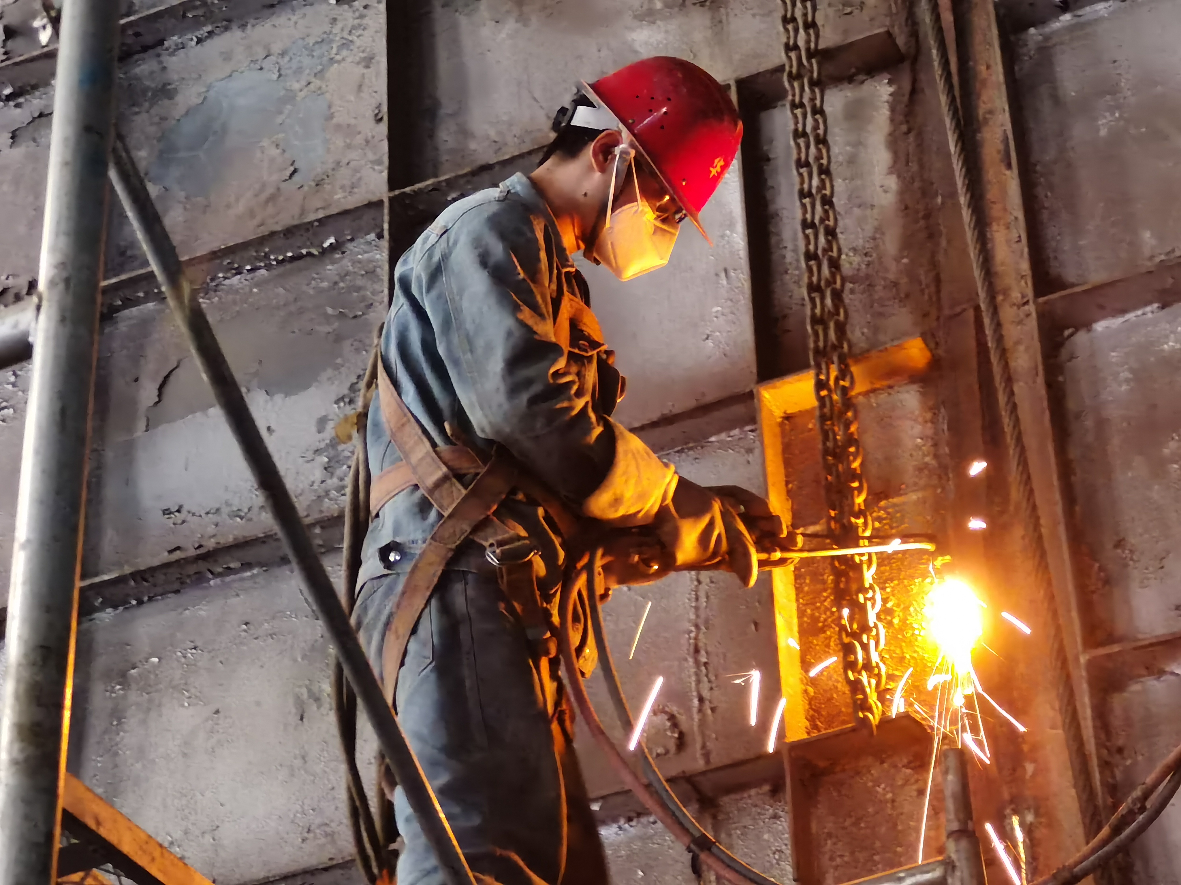 看!檢修一線的“最美身影” 看!檢修一線的“最美身影”