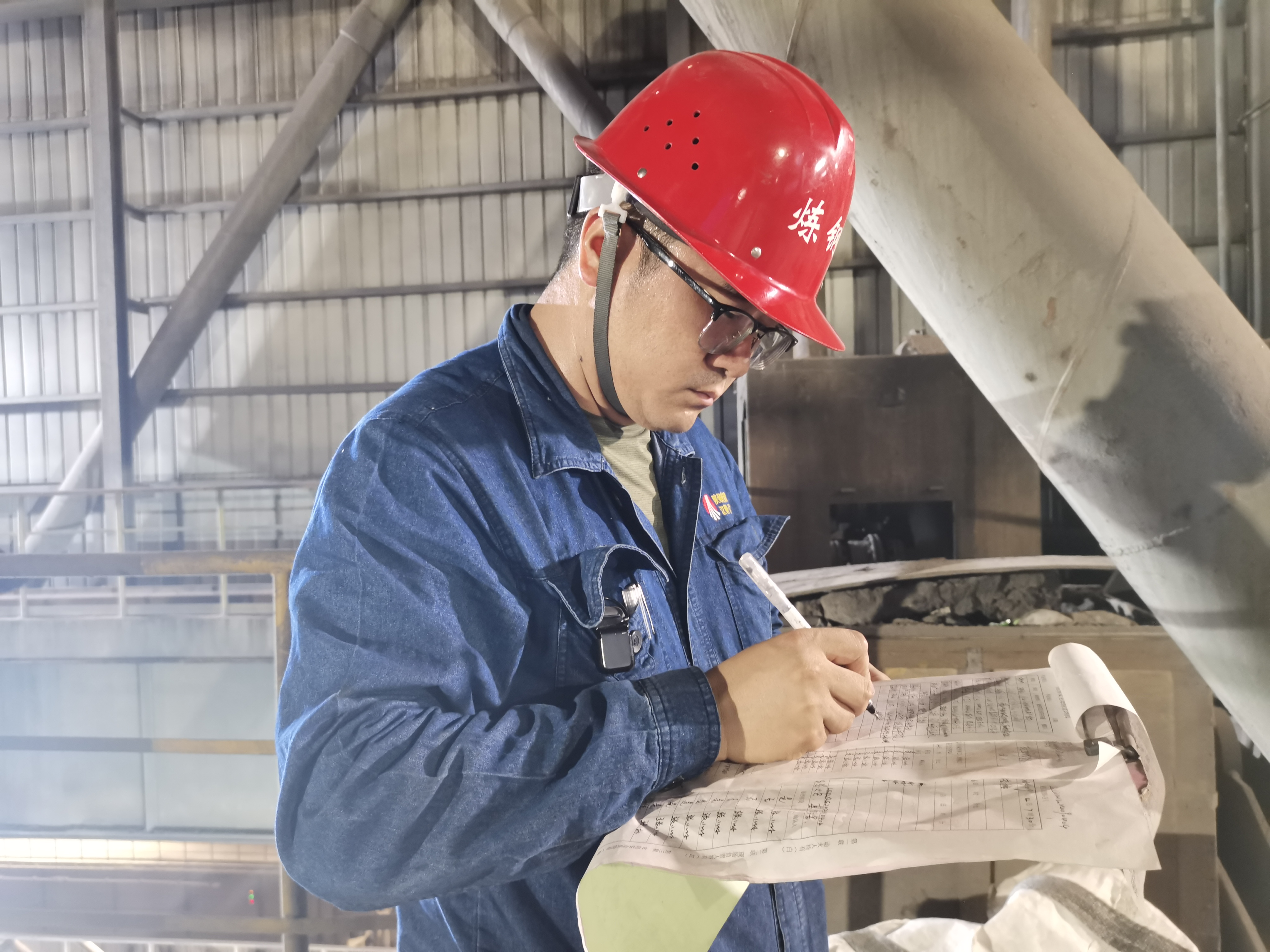 看!檢修一線的“最美身影” 看!檢修一線的“最美身影”