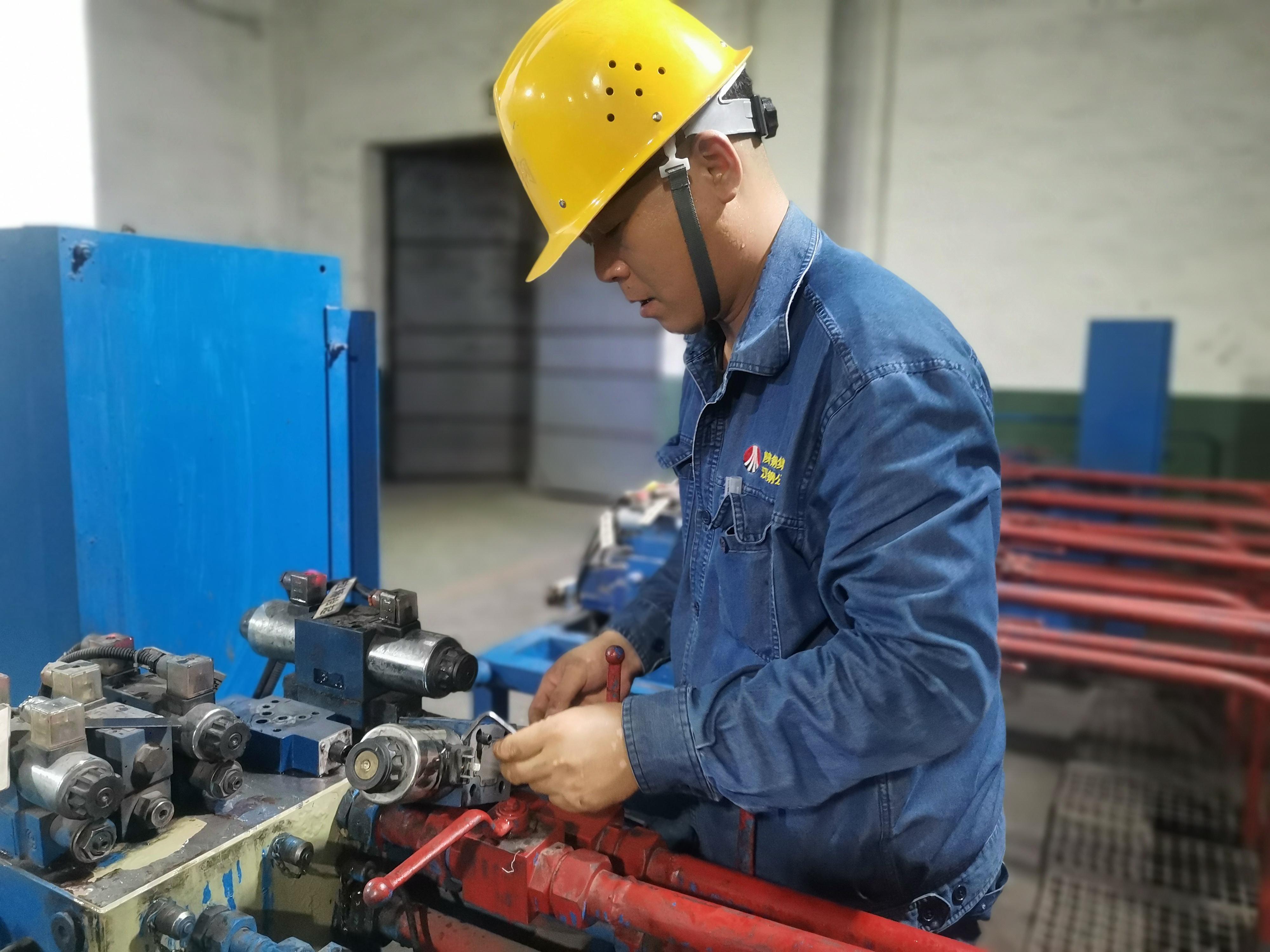 這里,有一位維修“達人” 這里,有一位維修“達人”