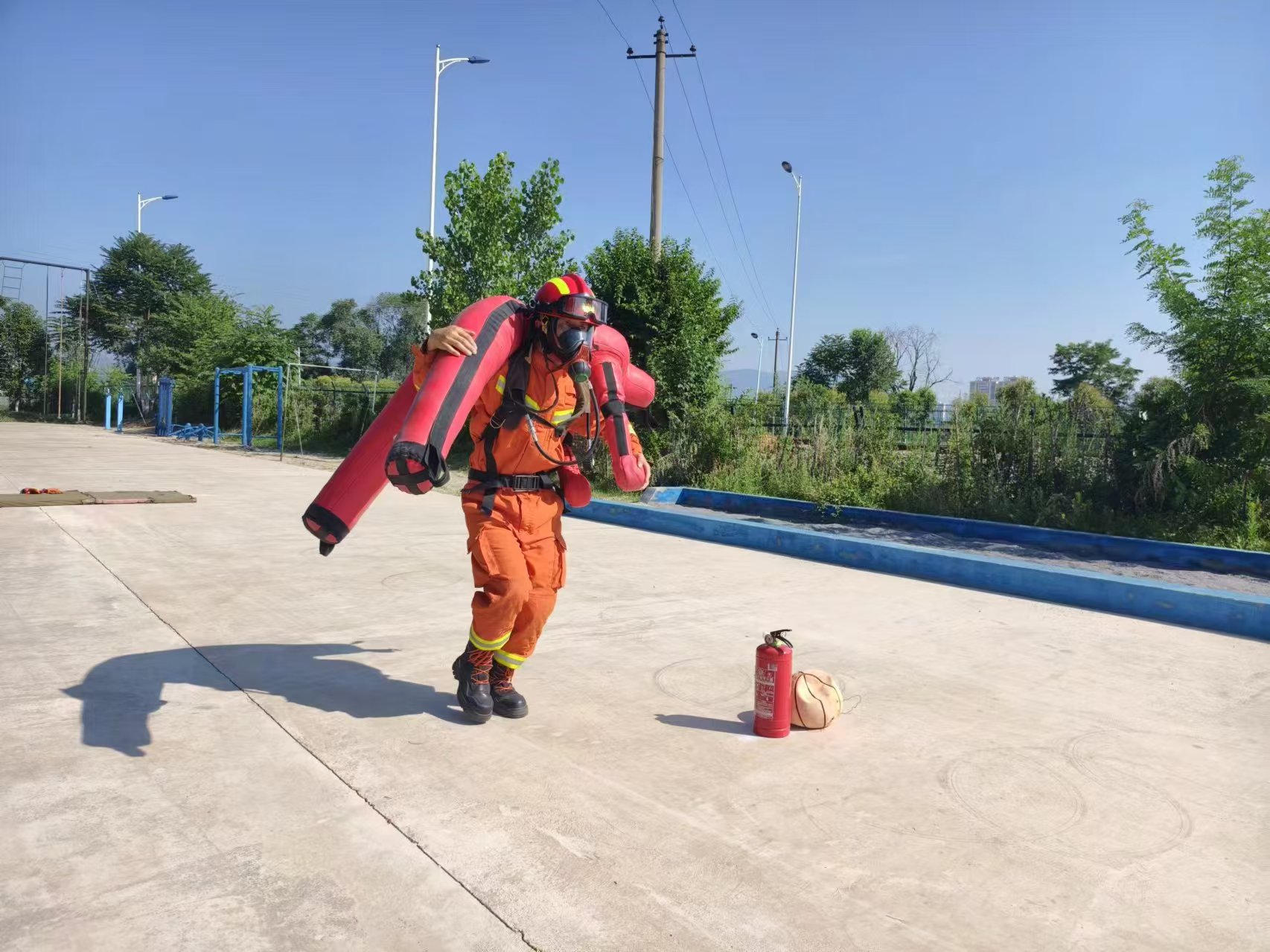 光輝火焰藍 榮耀顯擔當 ——記陜西省首屆企事業專職消防隊伍職業技能大賽 第四名王瑤 光輝火焰藍 榮耀顯擔當 ——記陜西省首屆企事業專職消防隊伍職業技能大賽 第四名王瑤